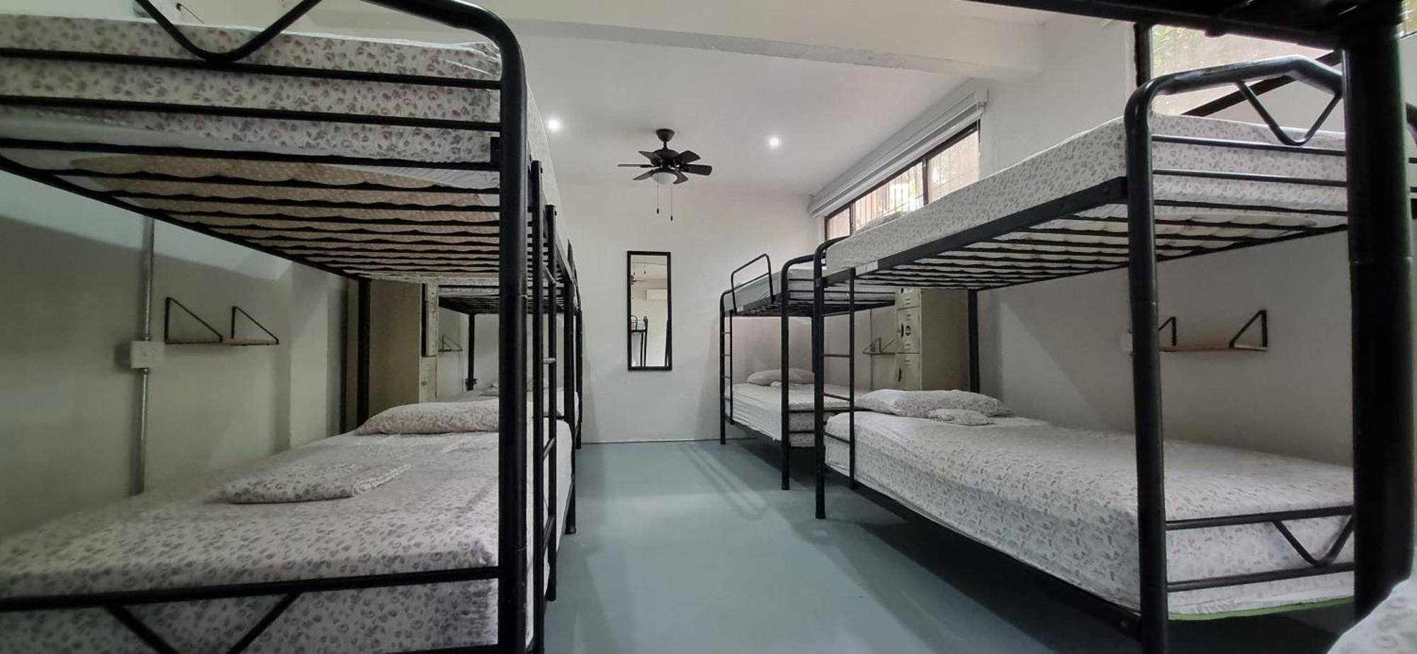 Casa Pura Vida Surf - Costa Rica Hostel