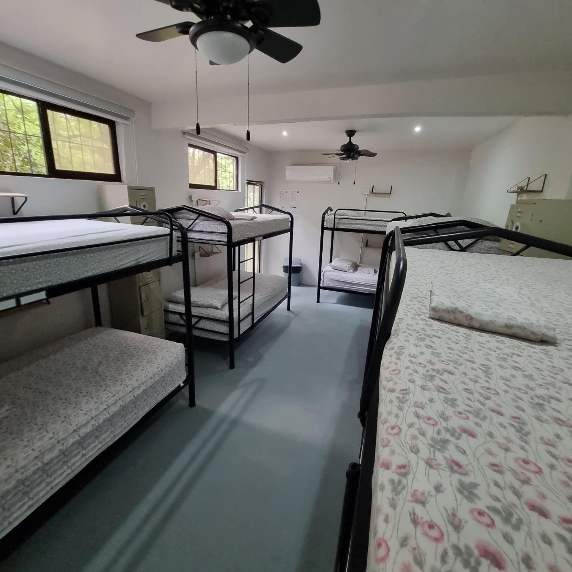 Hostel Casa Pura Vida Surf - Costa Rica