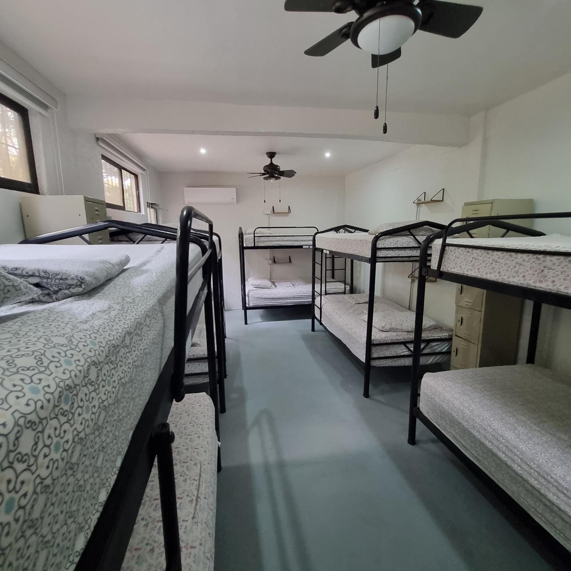 Casa Pura Vida Surf - Costa Rica Hostel