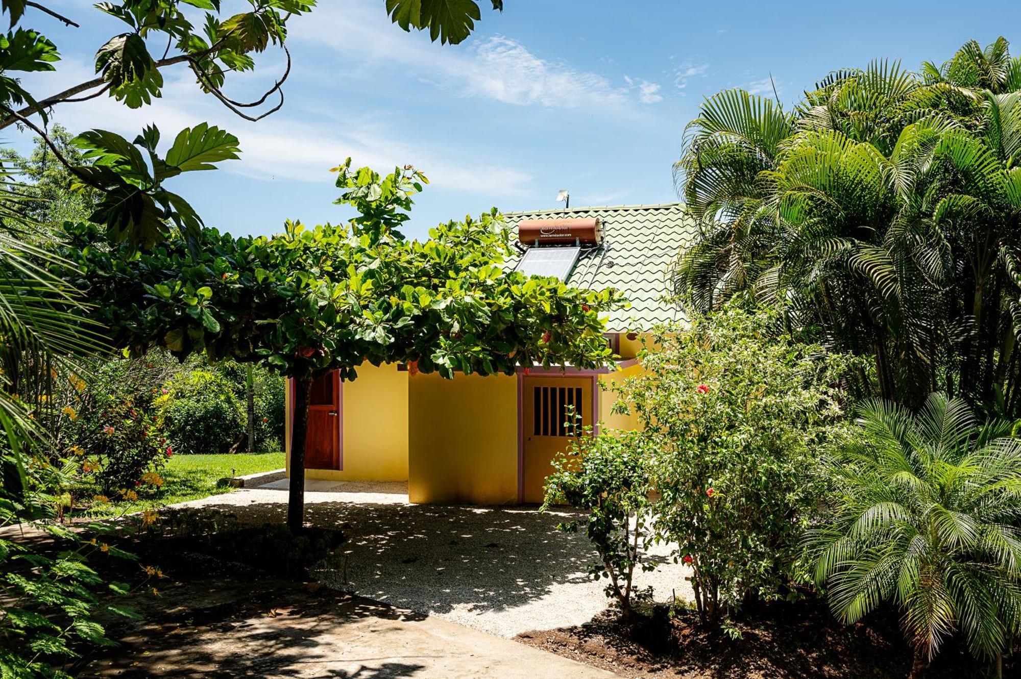 Bed & Breakfast Casa Laureles 3*