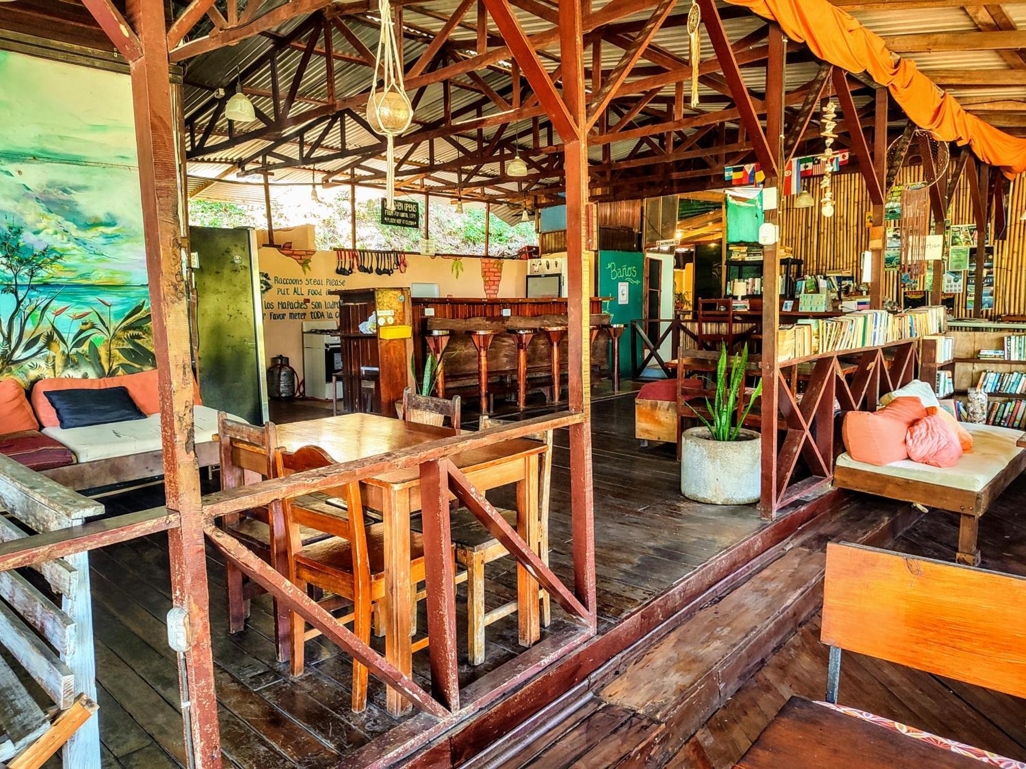 Plinio Hostel Manuel Antonio