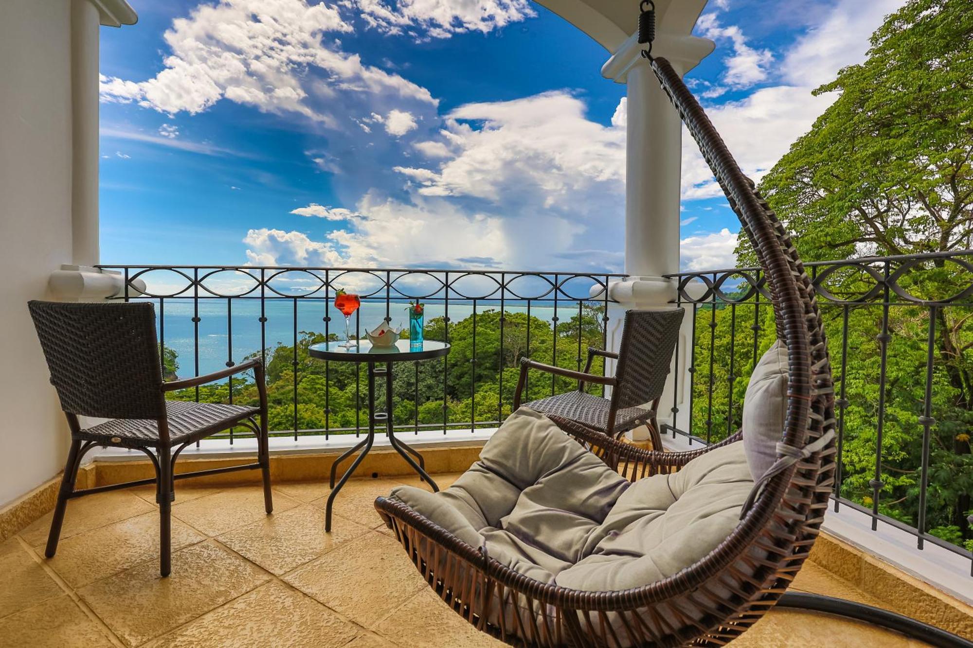 Hotel Shana By The