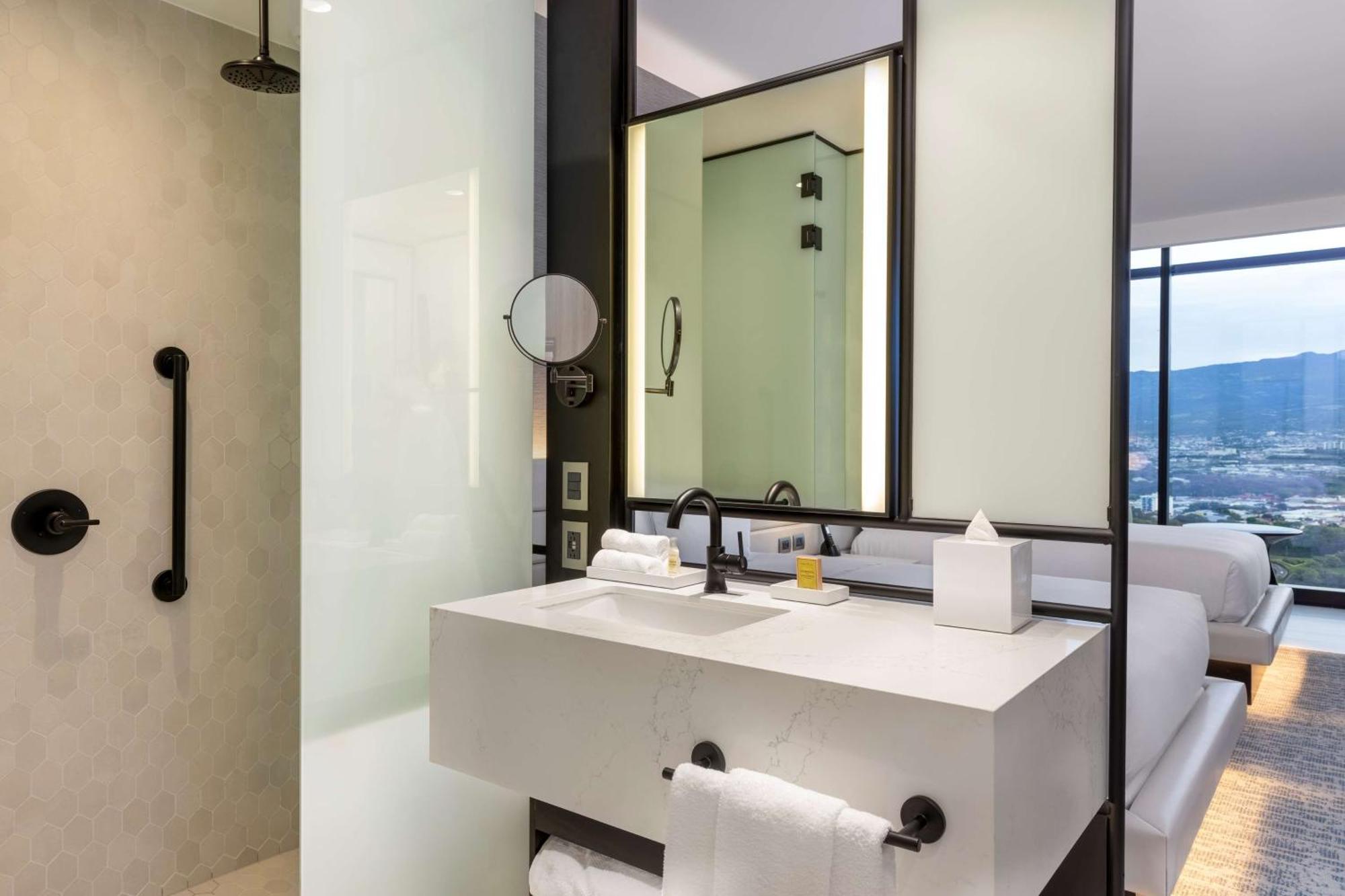 Hotel Hilton La Sabana 4*