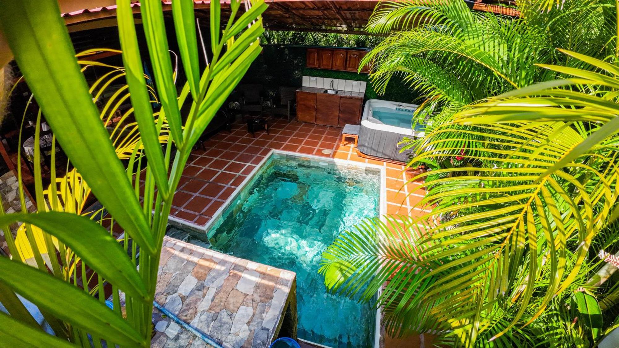 Iguanas Arenal Volcano Hotel
