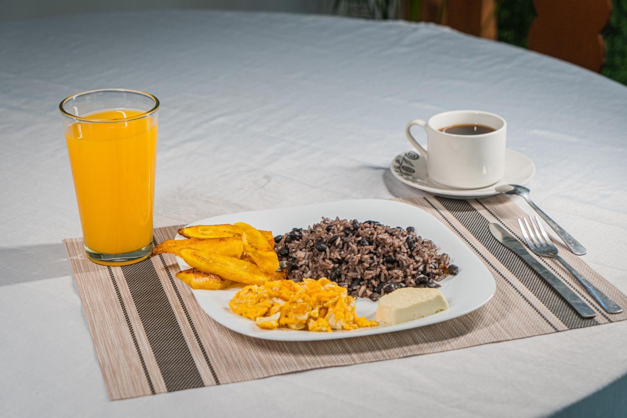 El Cocobolo Food&rest 6 Wifi Ac Pkg Gratis * Liberia