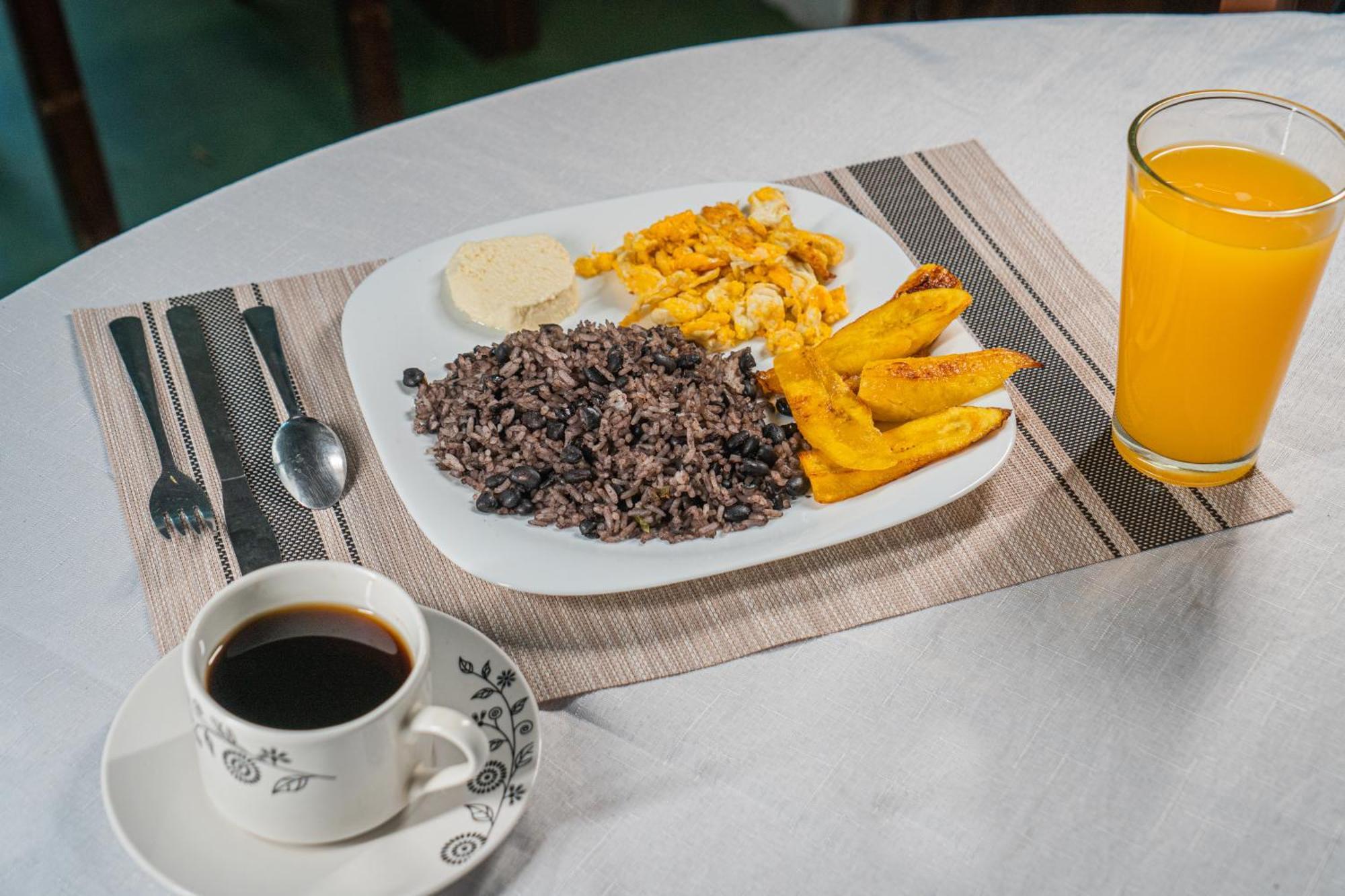 El Cocobolo Food&rest 6 Wifi Ac Pkg Gratis Liberia