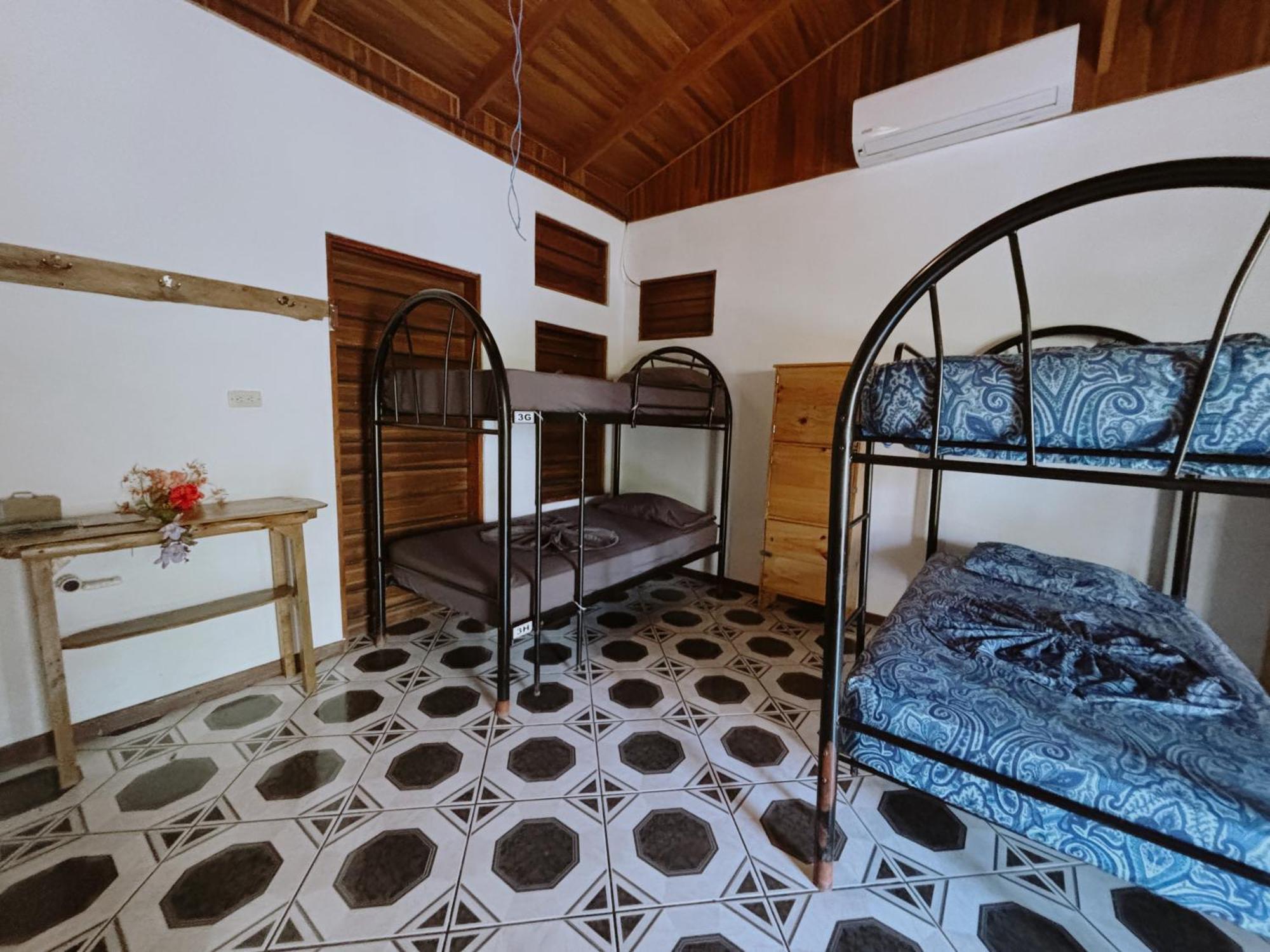 Lodge Don Jon's Surf And Yoga Playa Santa Teresa (Puntarenas)