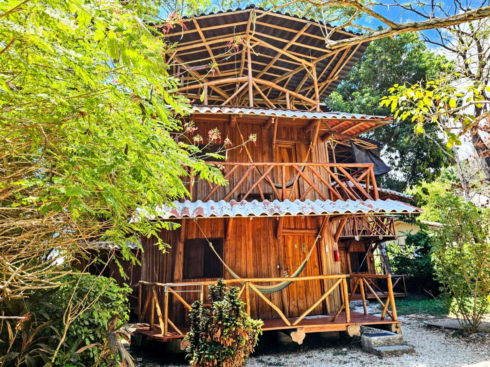 Lodge Don Jon's Surf And Yoga
