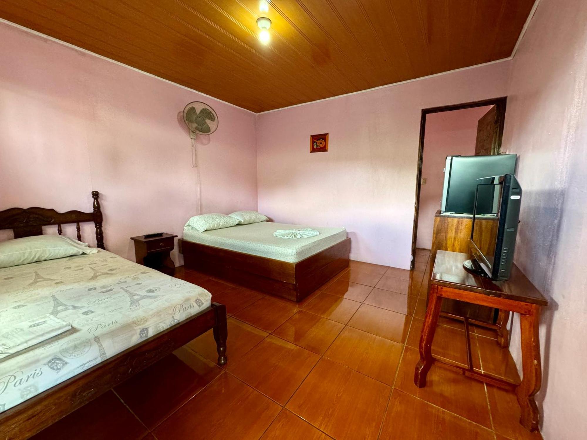Cabinas Palmas Del Sol Bed & Breakfast *