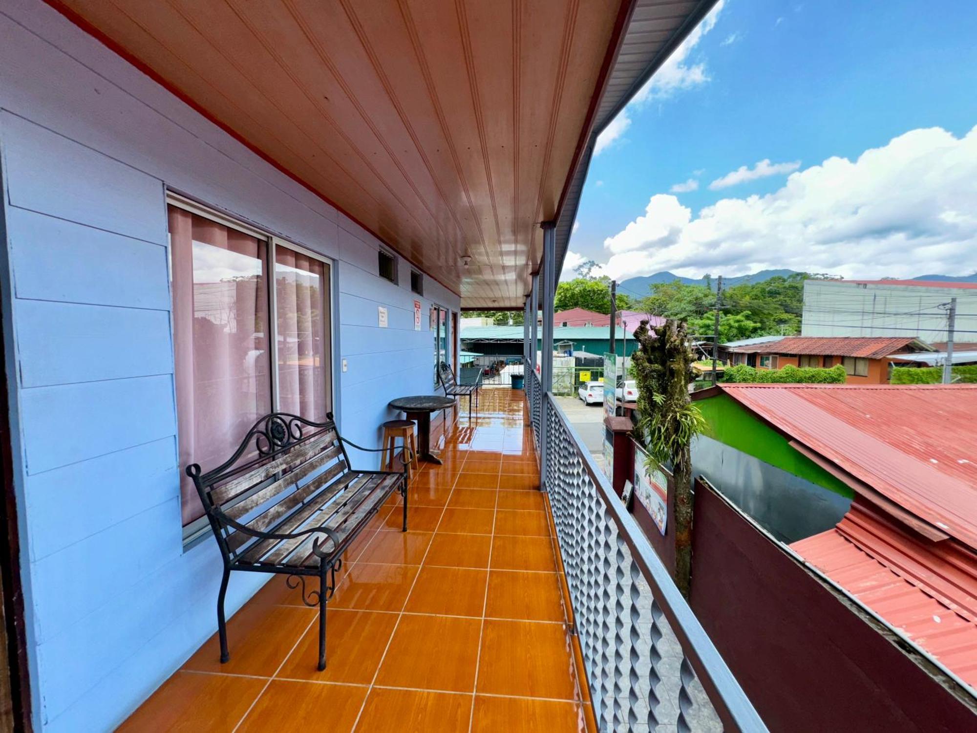 Bed & Breakfast Cabinas Palmas Del Sol *