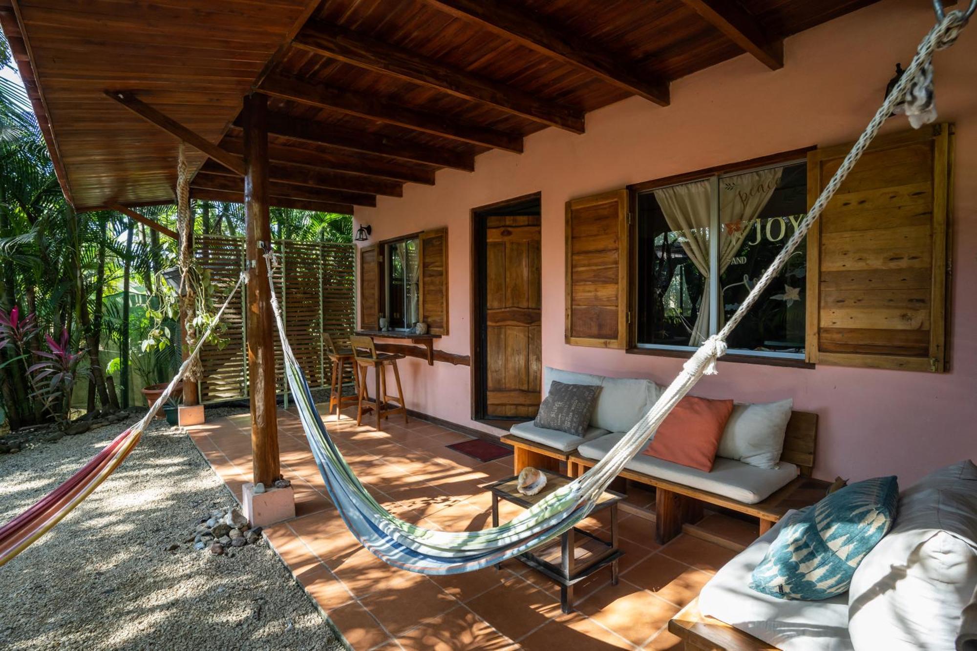 Salty Enthusiasts Share House & Hostel *
