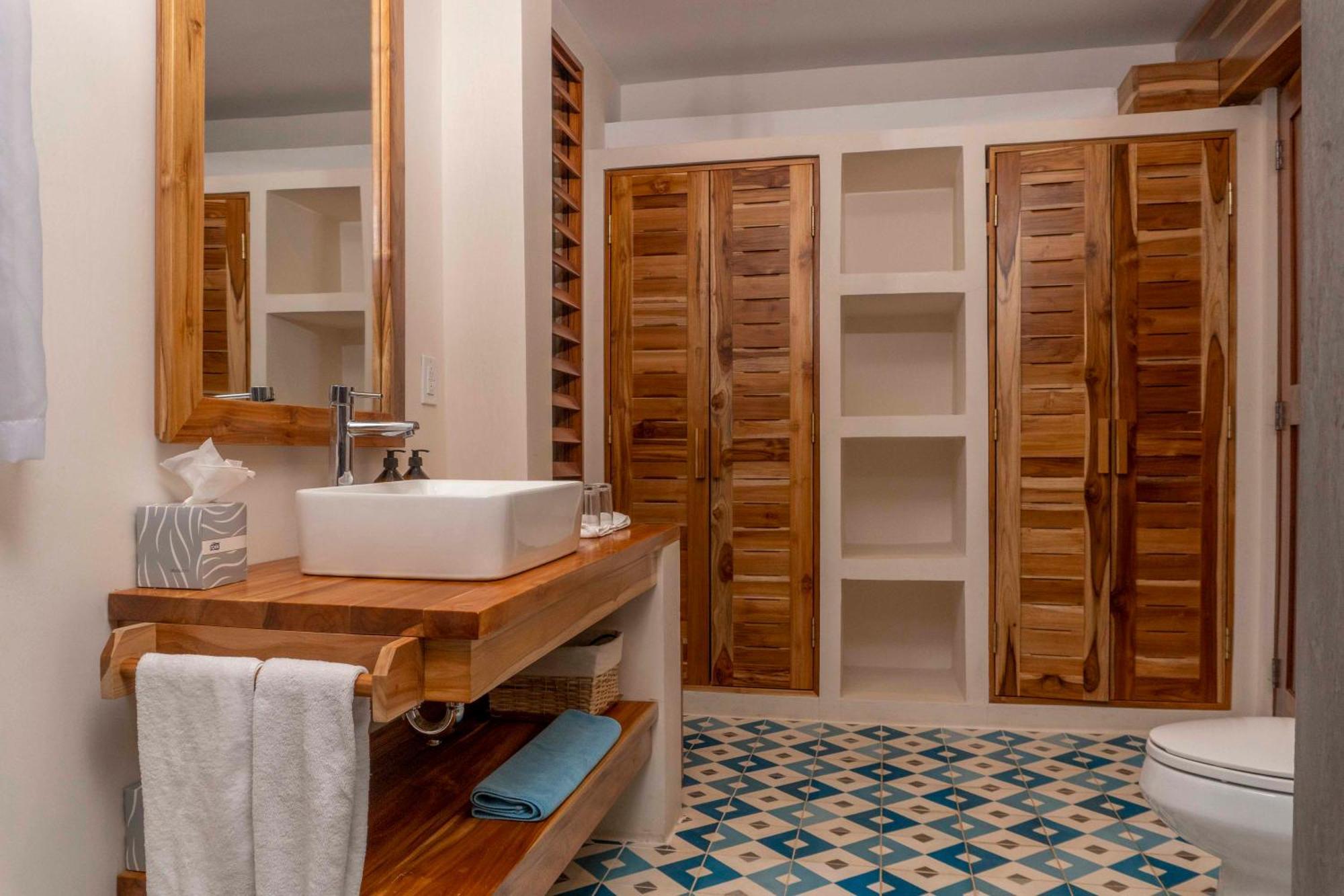 Capitan Suizo Beachfront Boutique Hotel Tamarindo