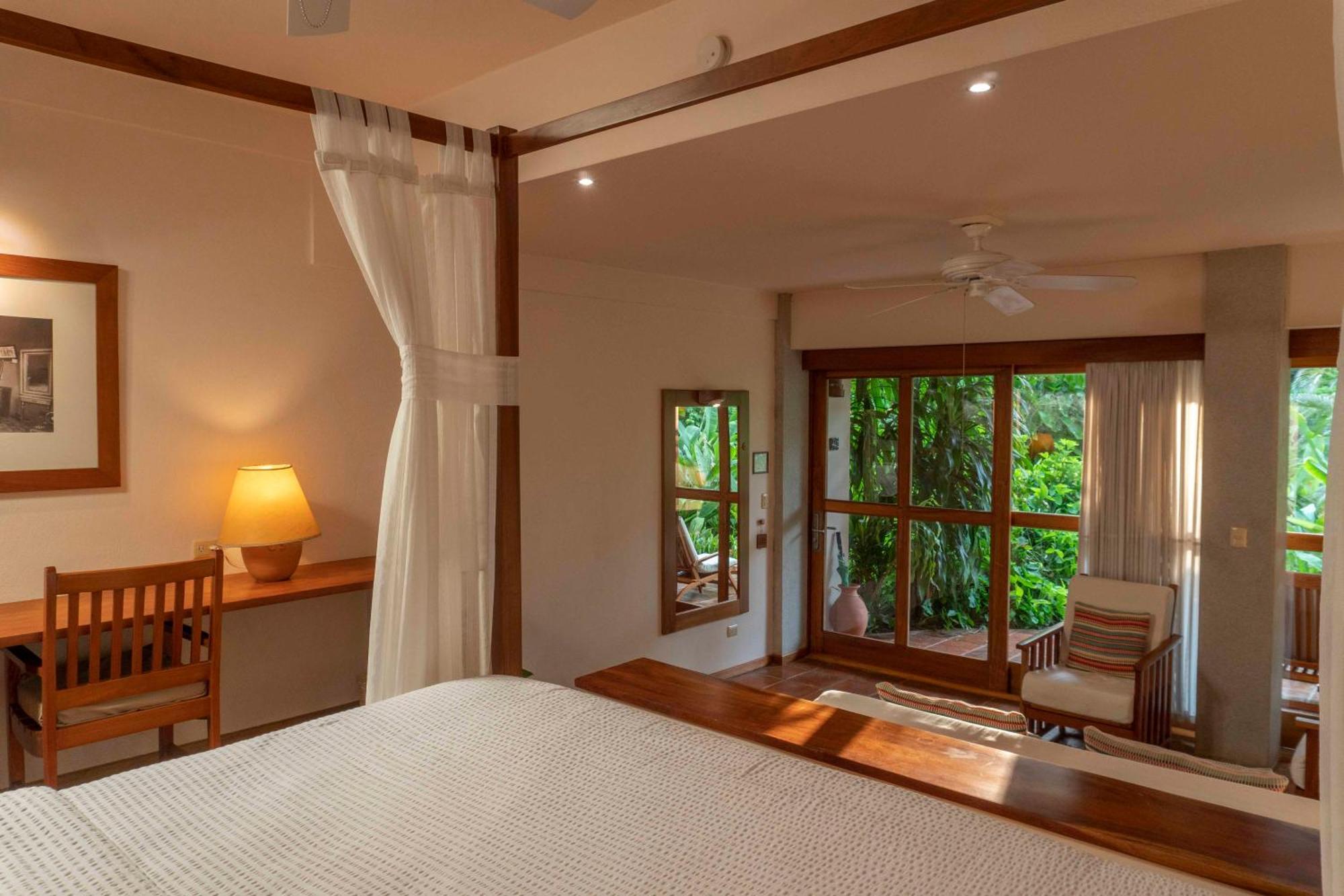 Capitan Suizo Beachfront Boutique Hotel 4*