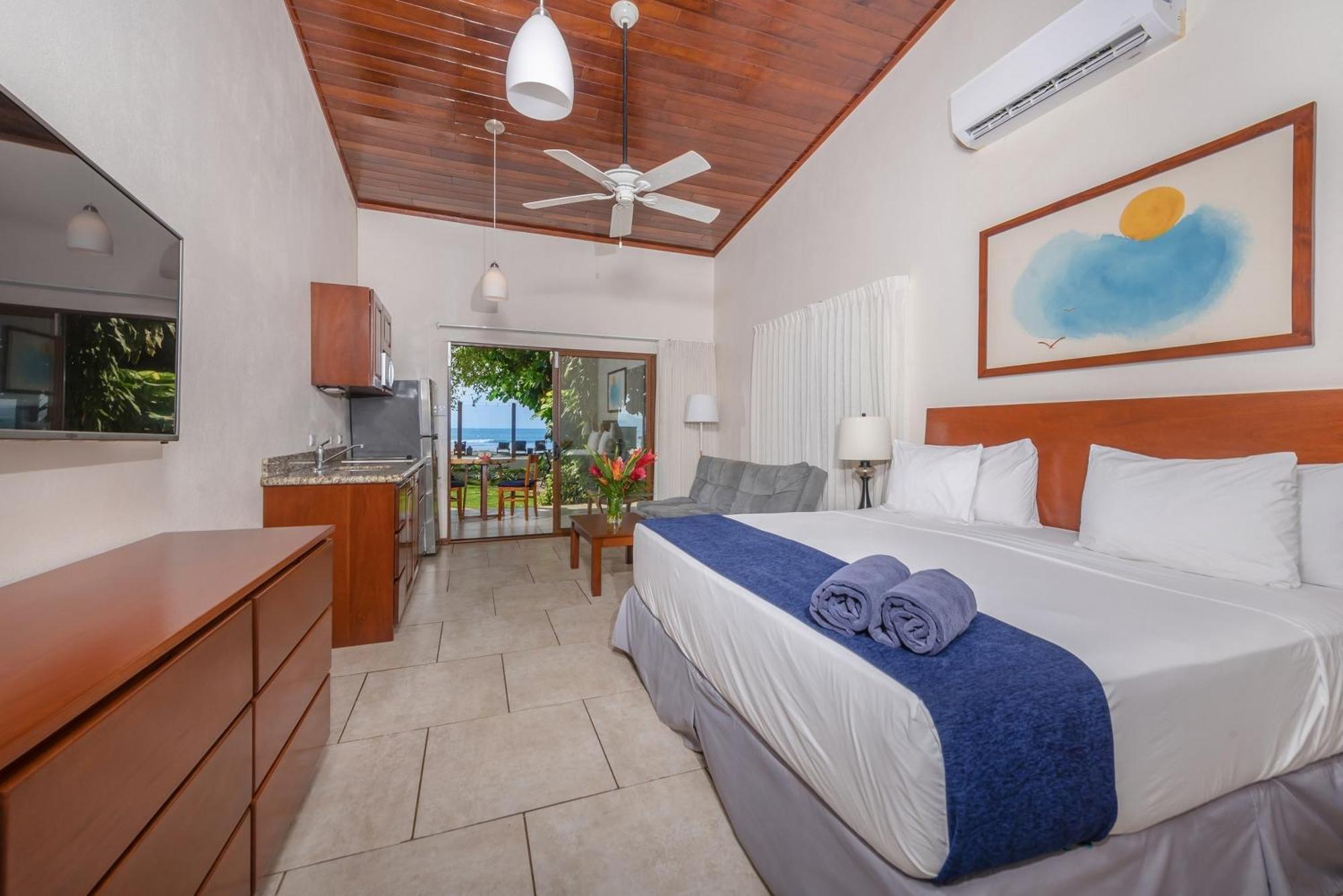Hotel The Coast Beachfront 4*