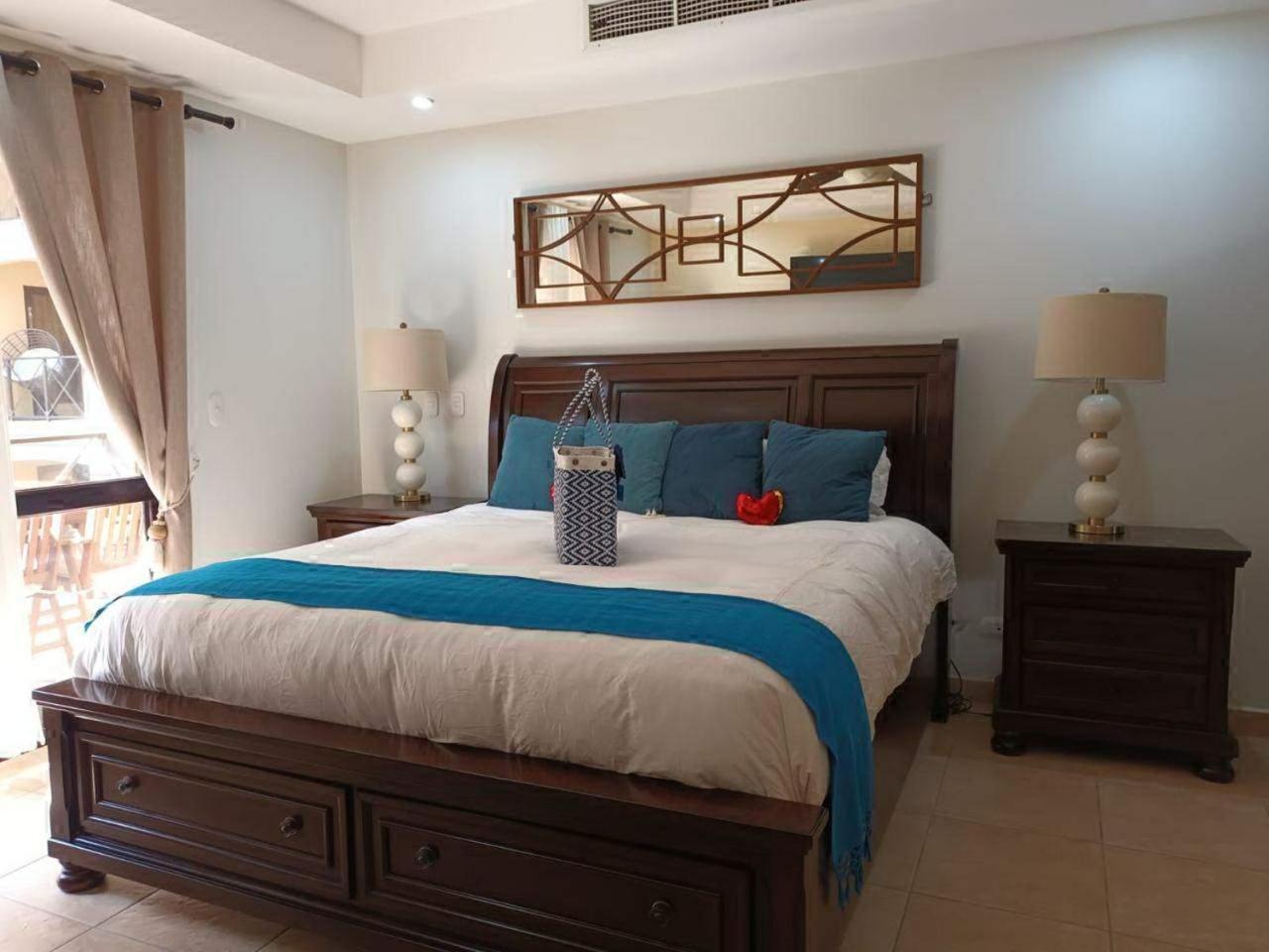 Apartamento De Lujo En Playa Jaco, Frente Al Mar, Wifi, Ac, Parqueo Privado Y Piscinas Apartment *