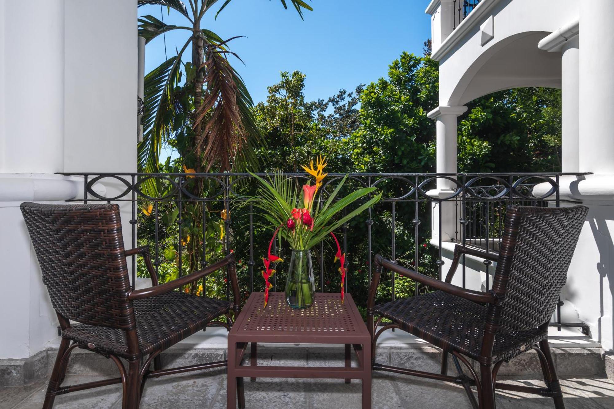 Hotel Shana By The 4*