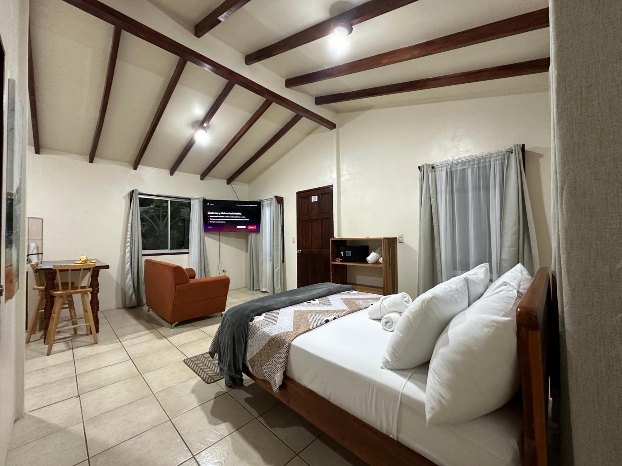 Loma Real Hot Springs Hotel 2*