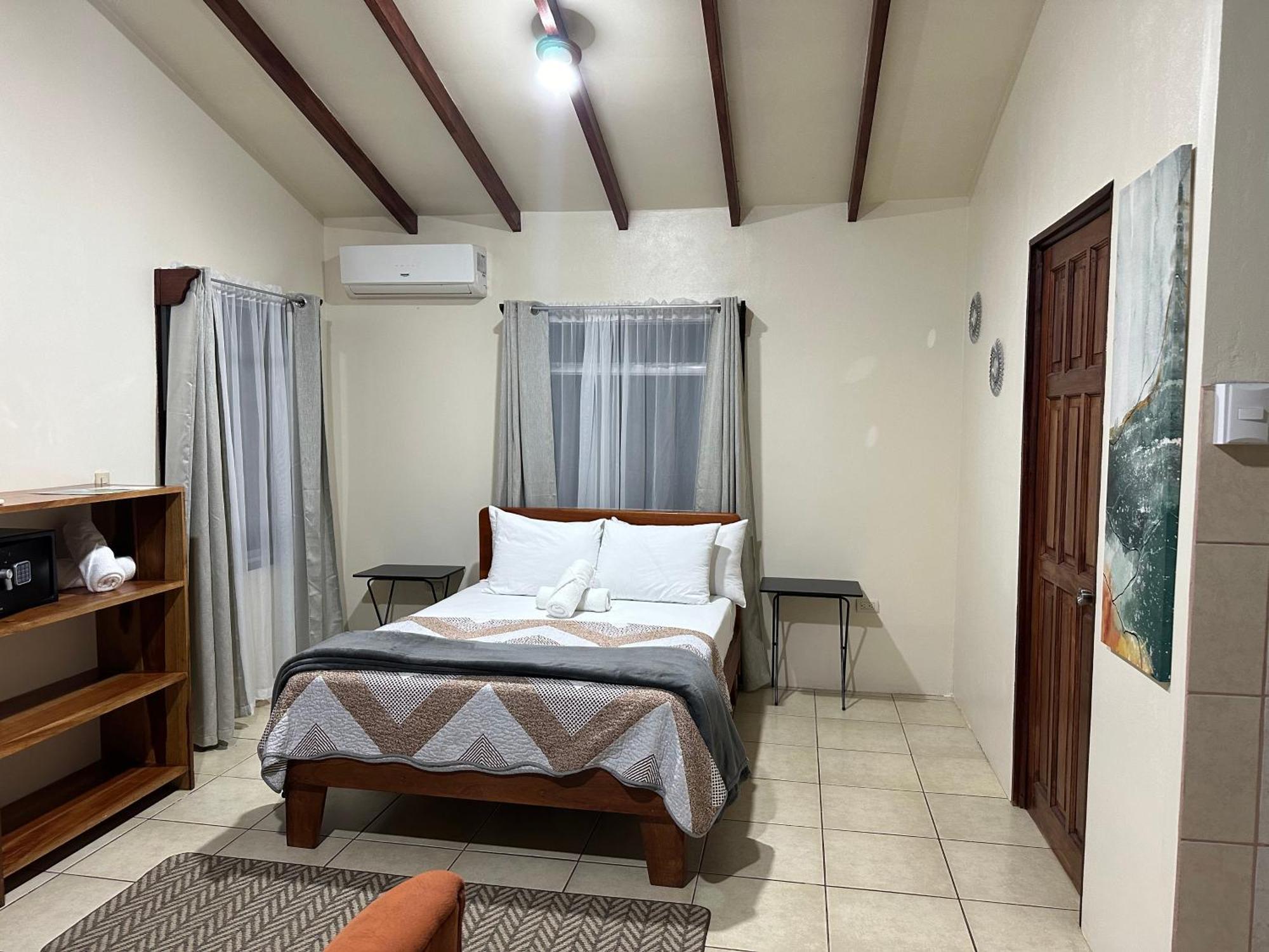 Hotel Loma Real Hot Springs 2*
