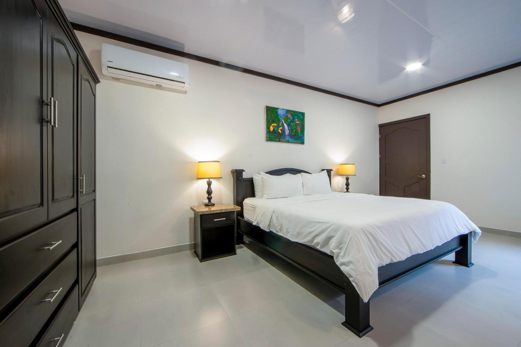 Hotel Serenity &