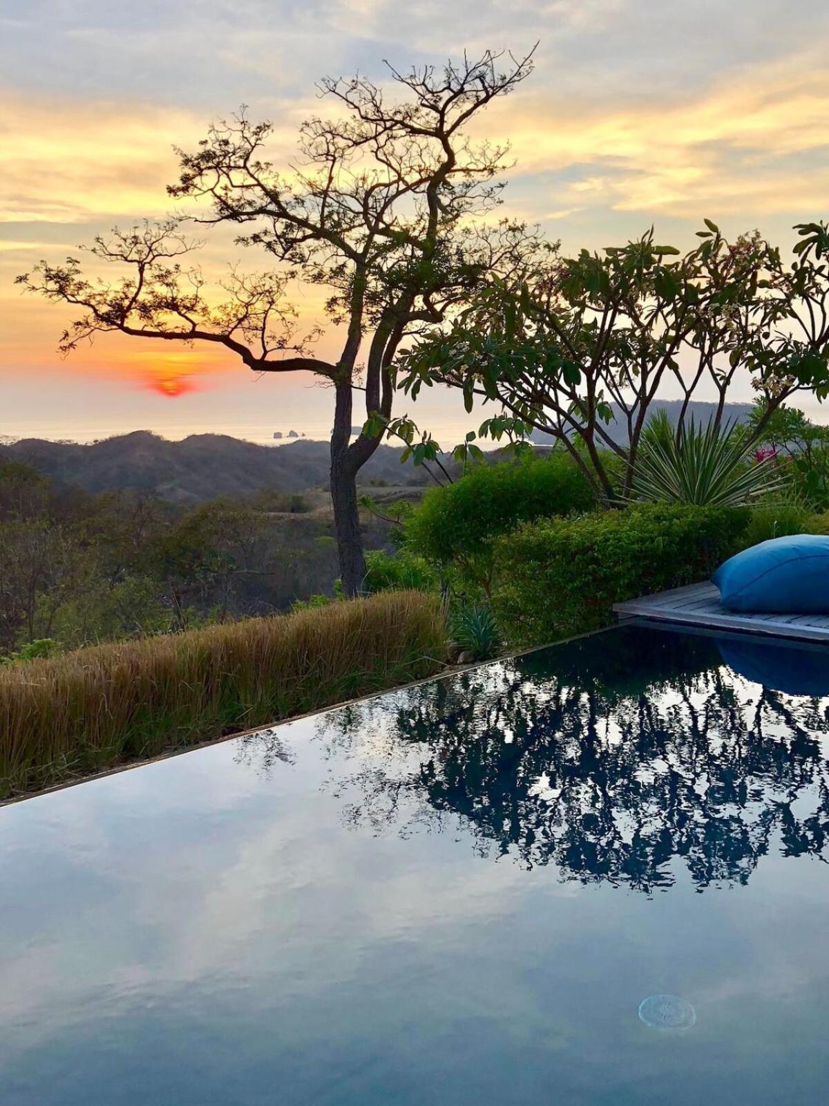 Serene Hilltop Haven Infinity Views Tranquil Vibe Villa Potrero (Guanacaste)