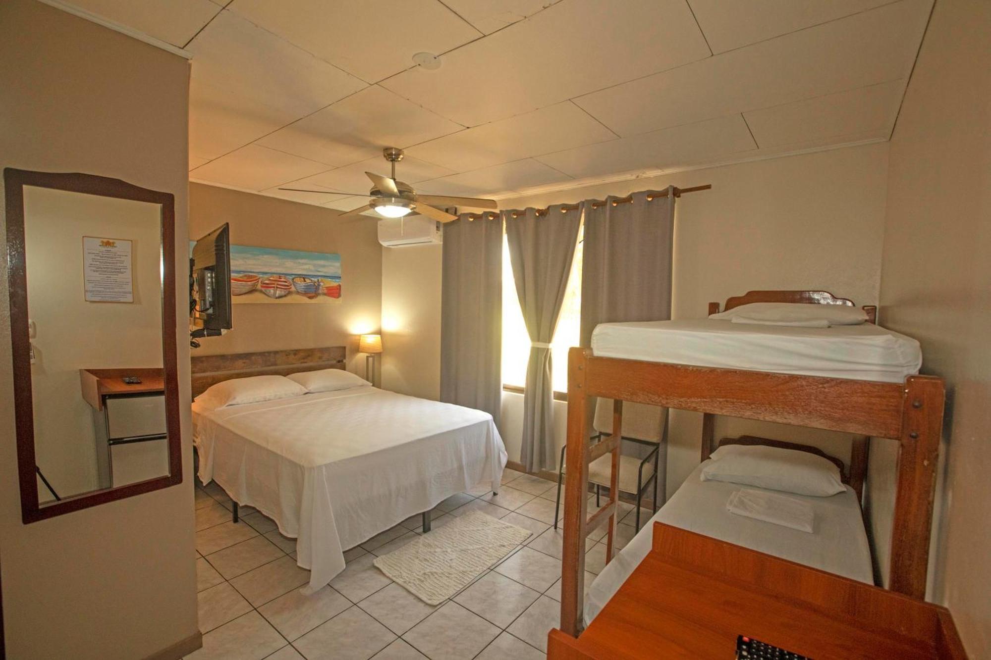 Laura's House Bed & Breakfast Coco