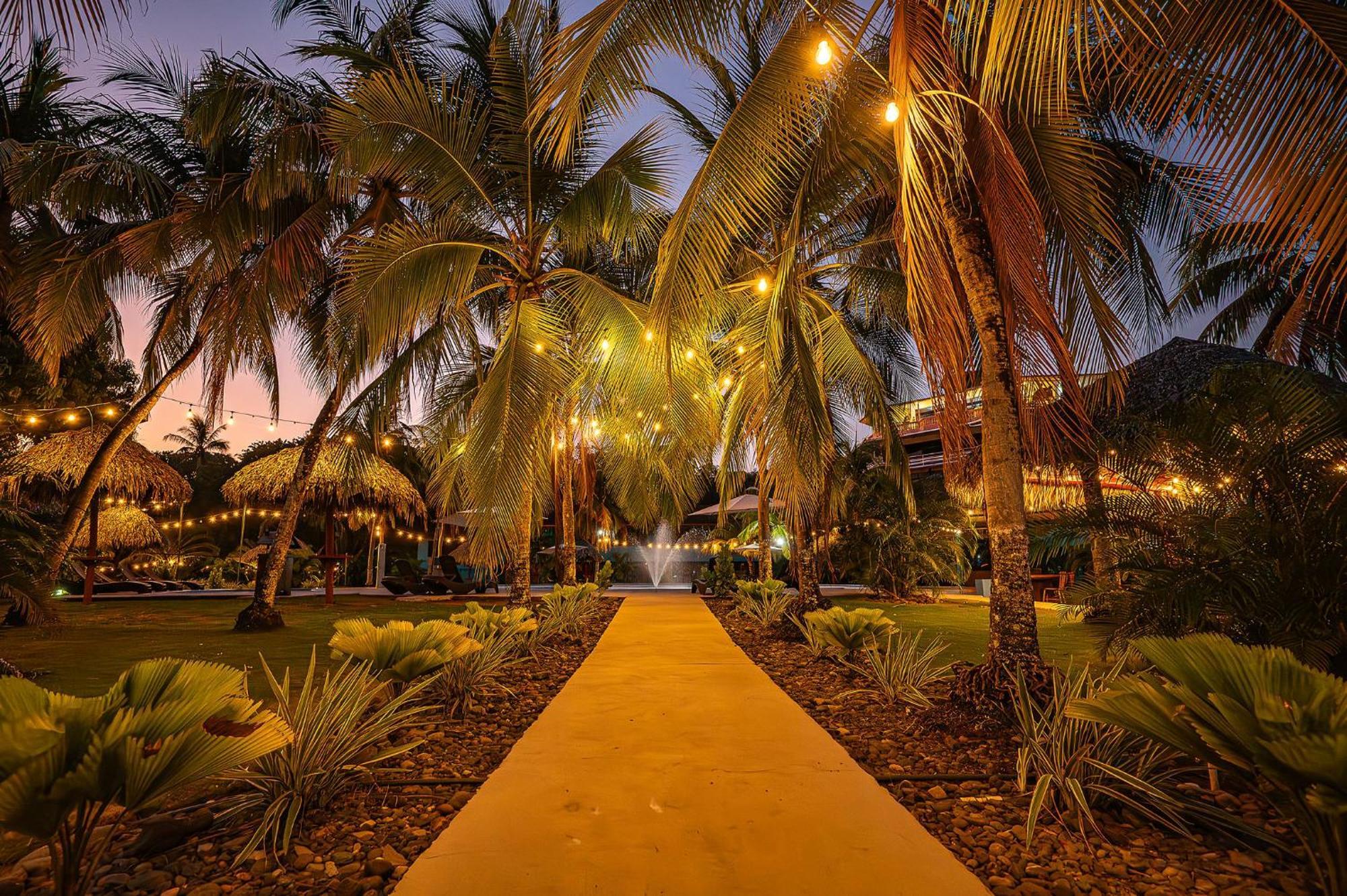 Break & Cr Surf Camp Hotel