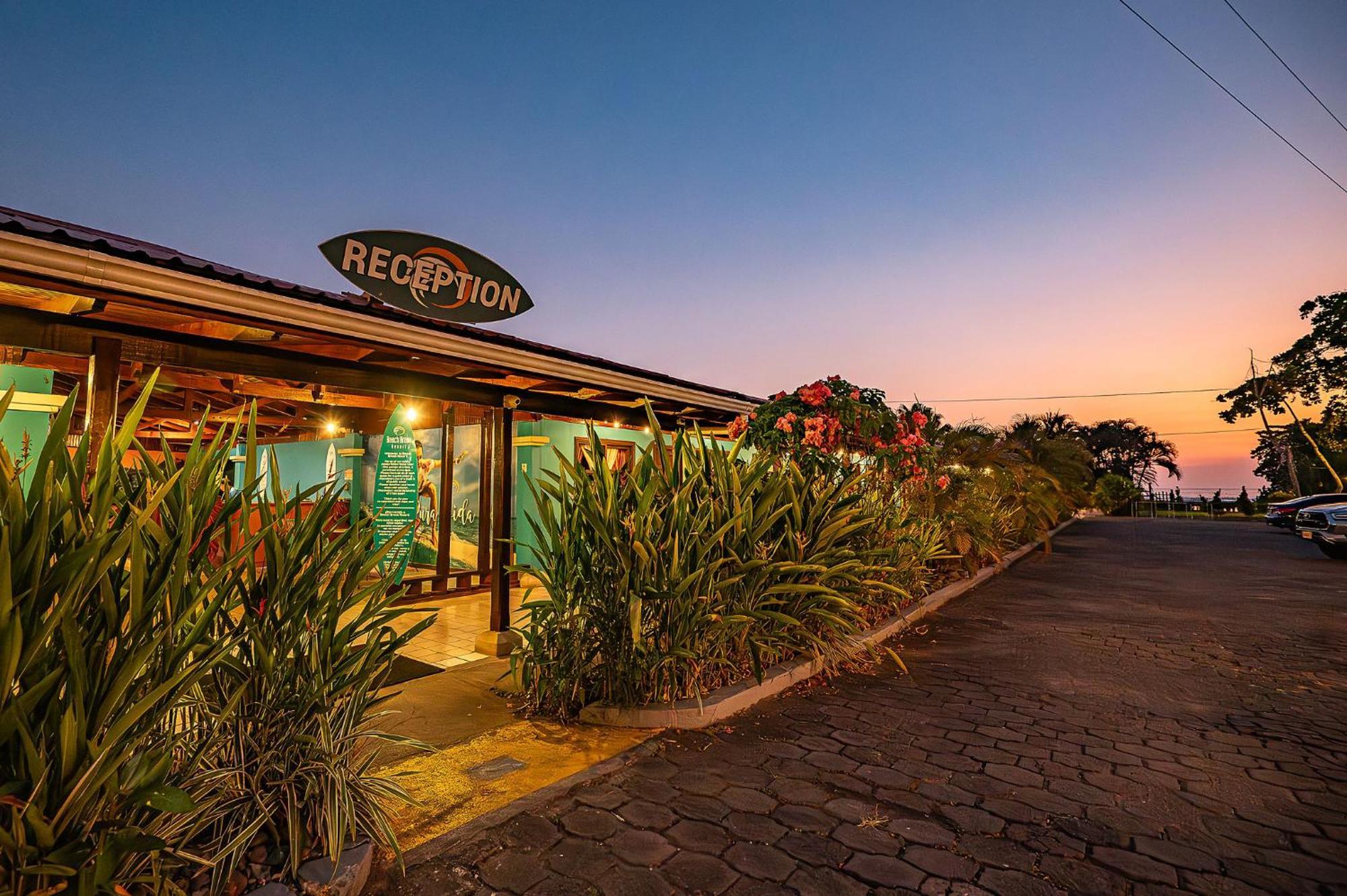 Break & Cr Surf Camp Hotel 3*