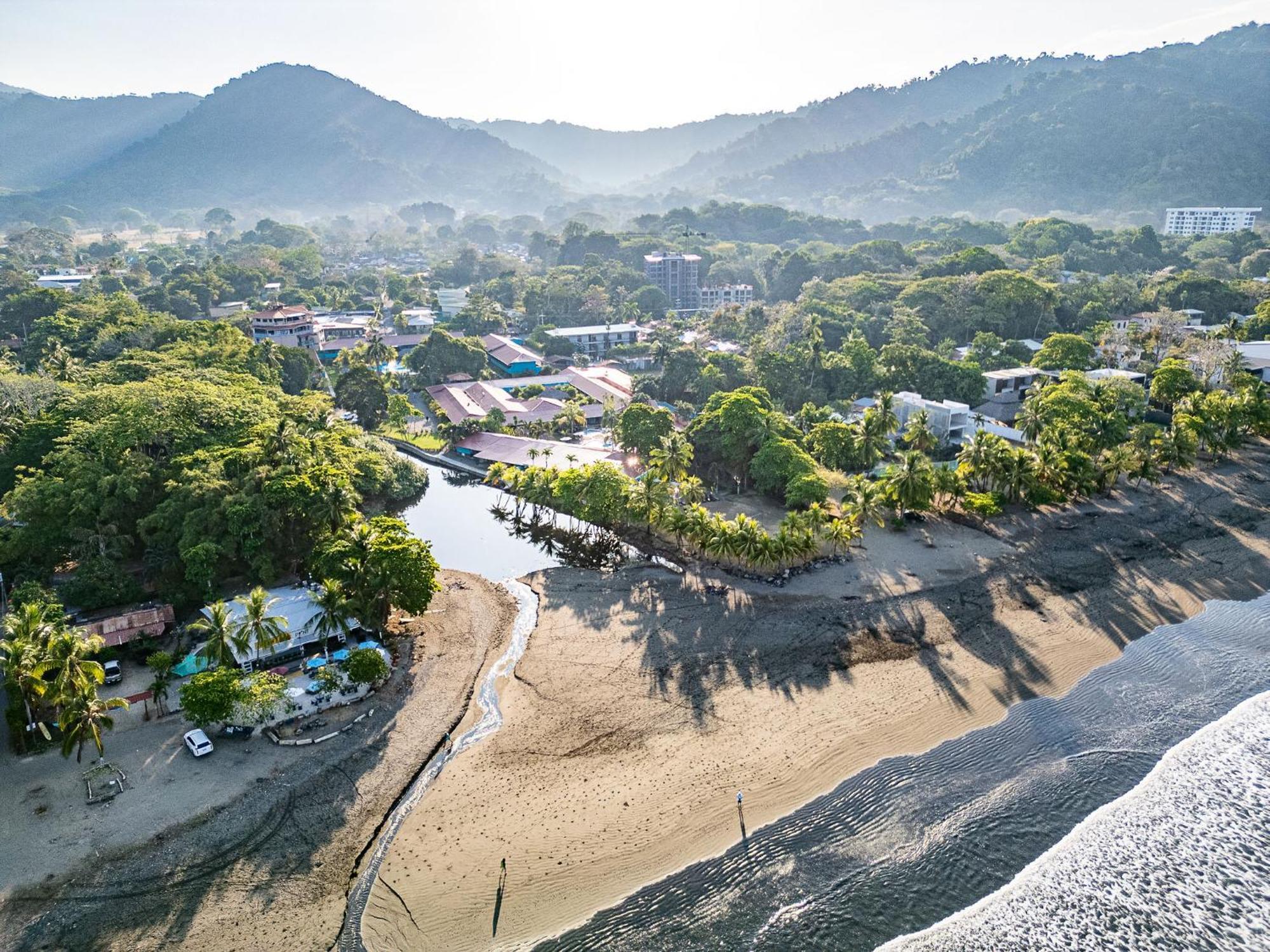 Break & Cr Surf Camp