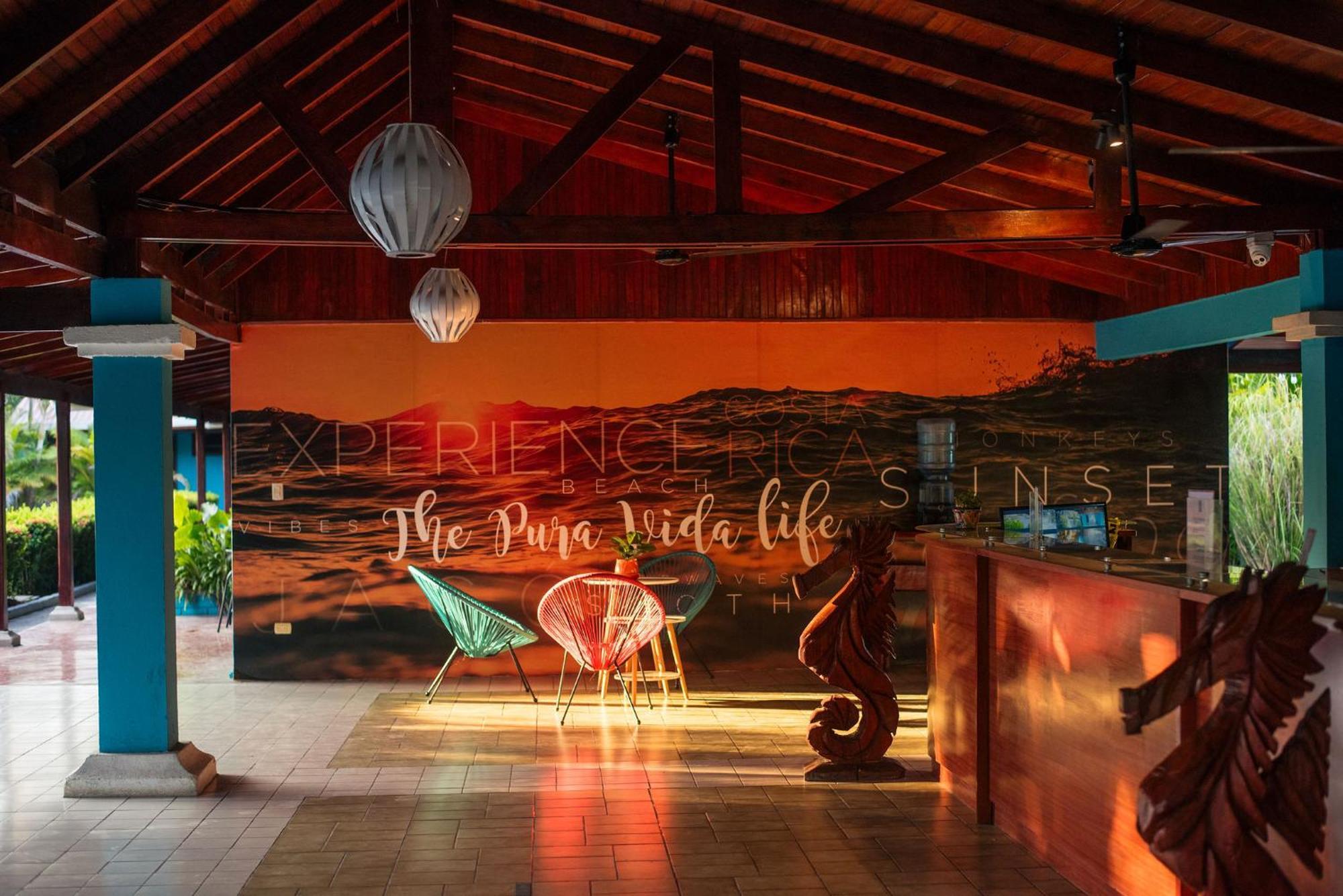 Break & Cr Surf Camp Hotel