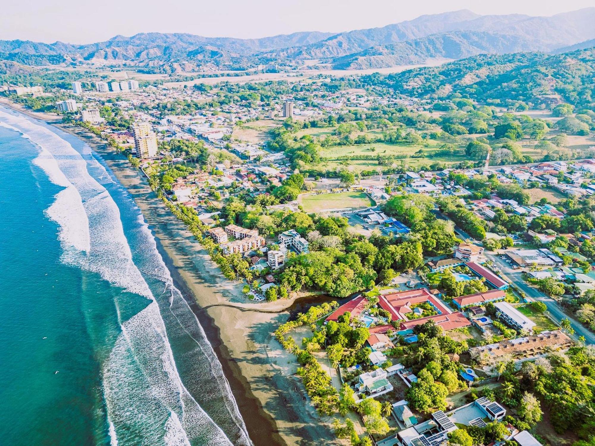 Break & Cr Surf Camp