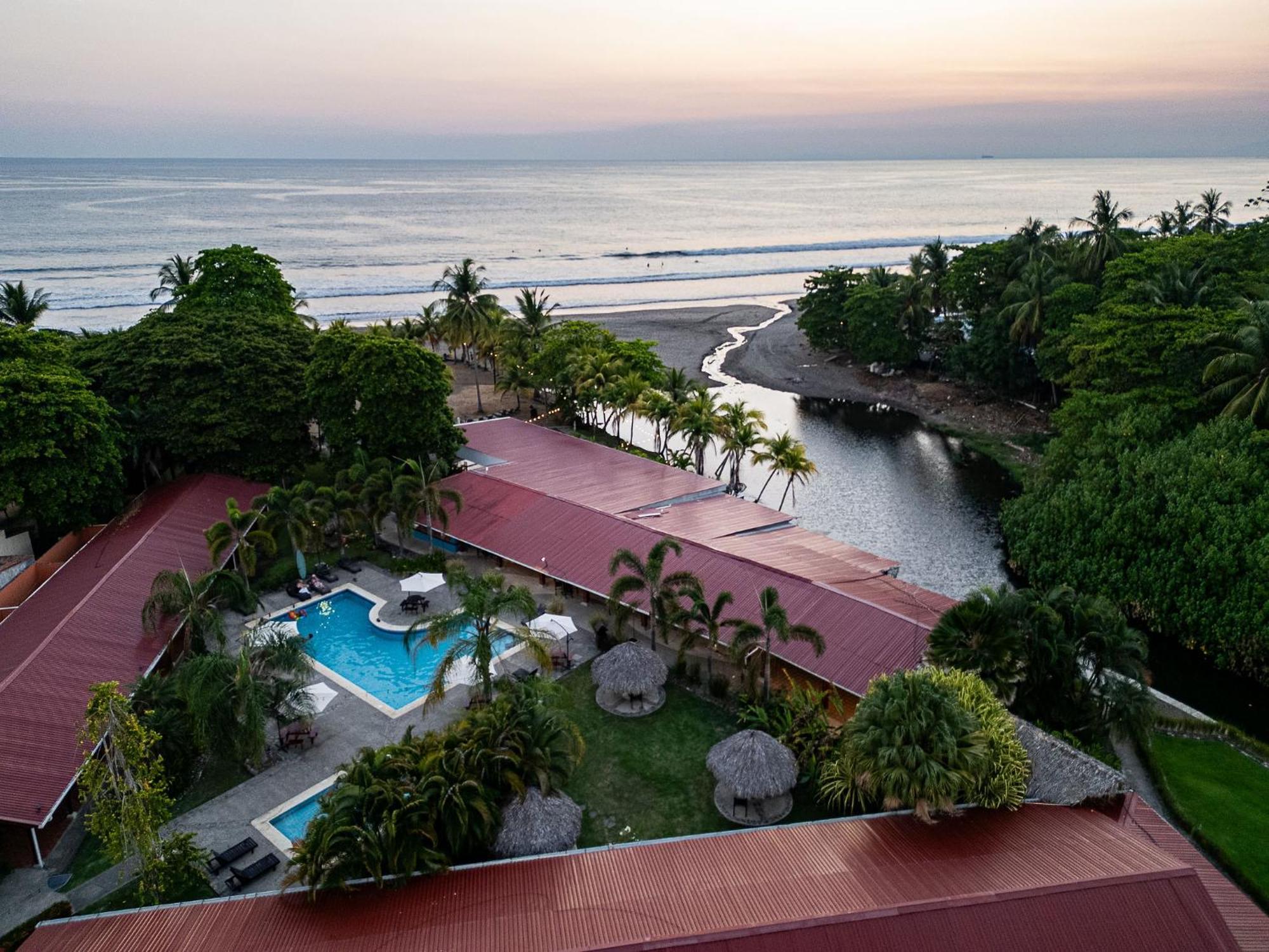 Break & Cr Surf Camp Jaco