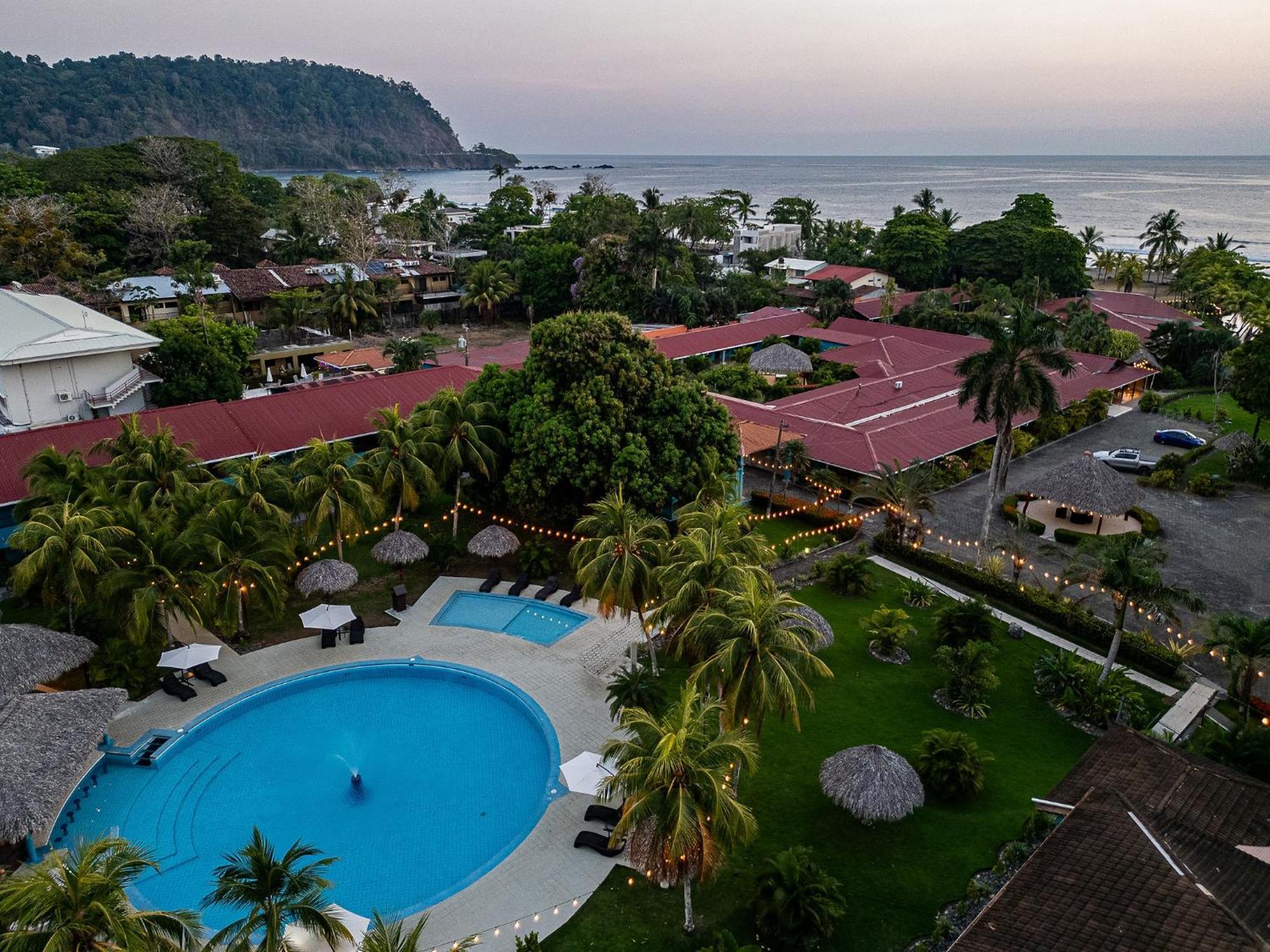 Break & Cr Surf Camp Hotel 3*