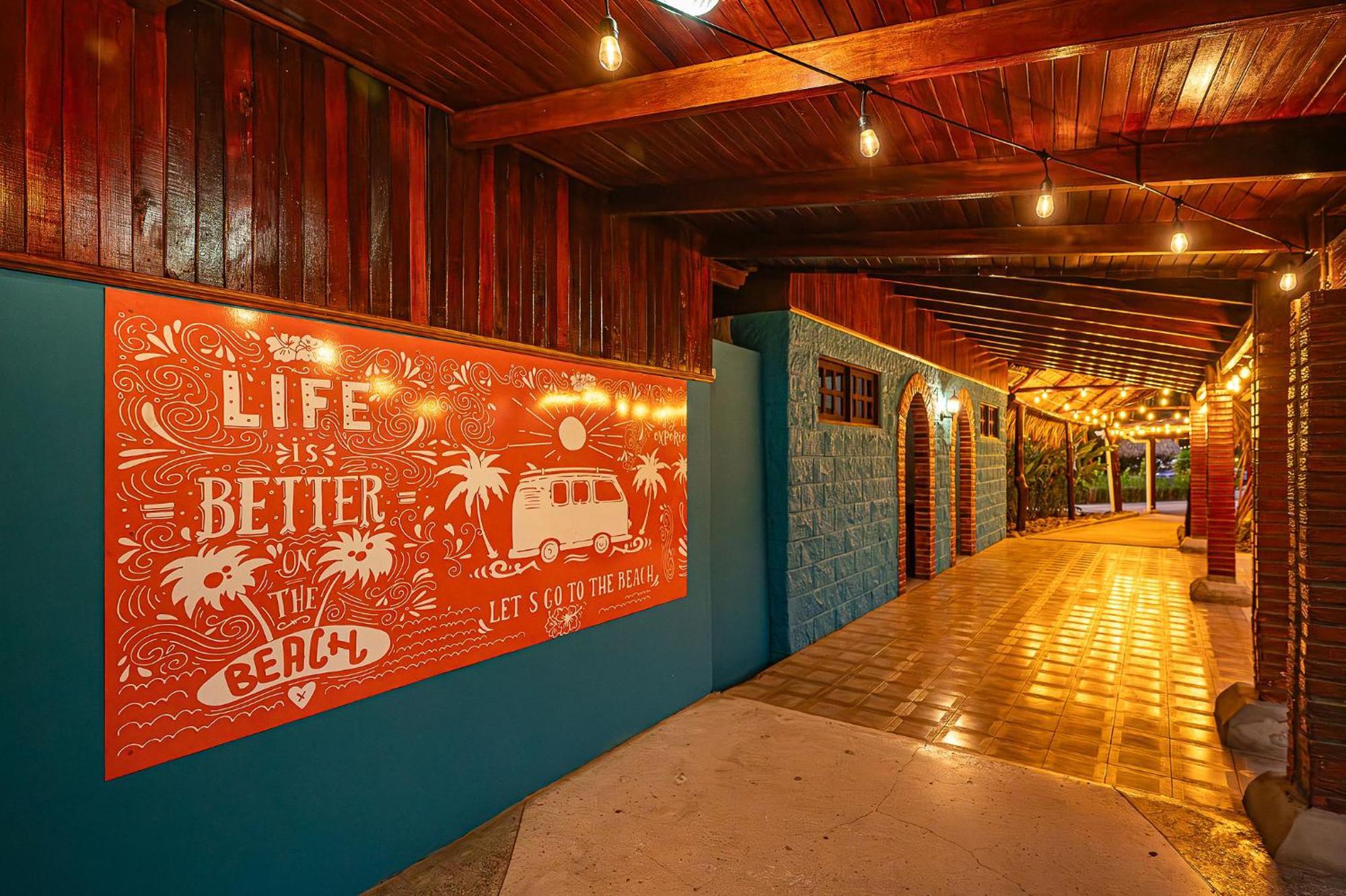Break & Cr Surf Camp Hotel Jaco