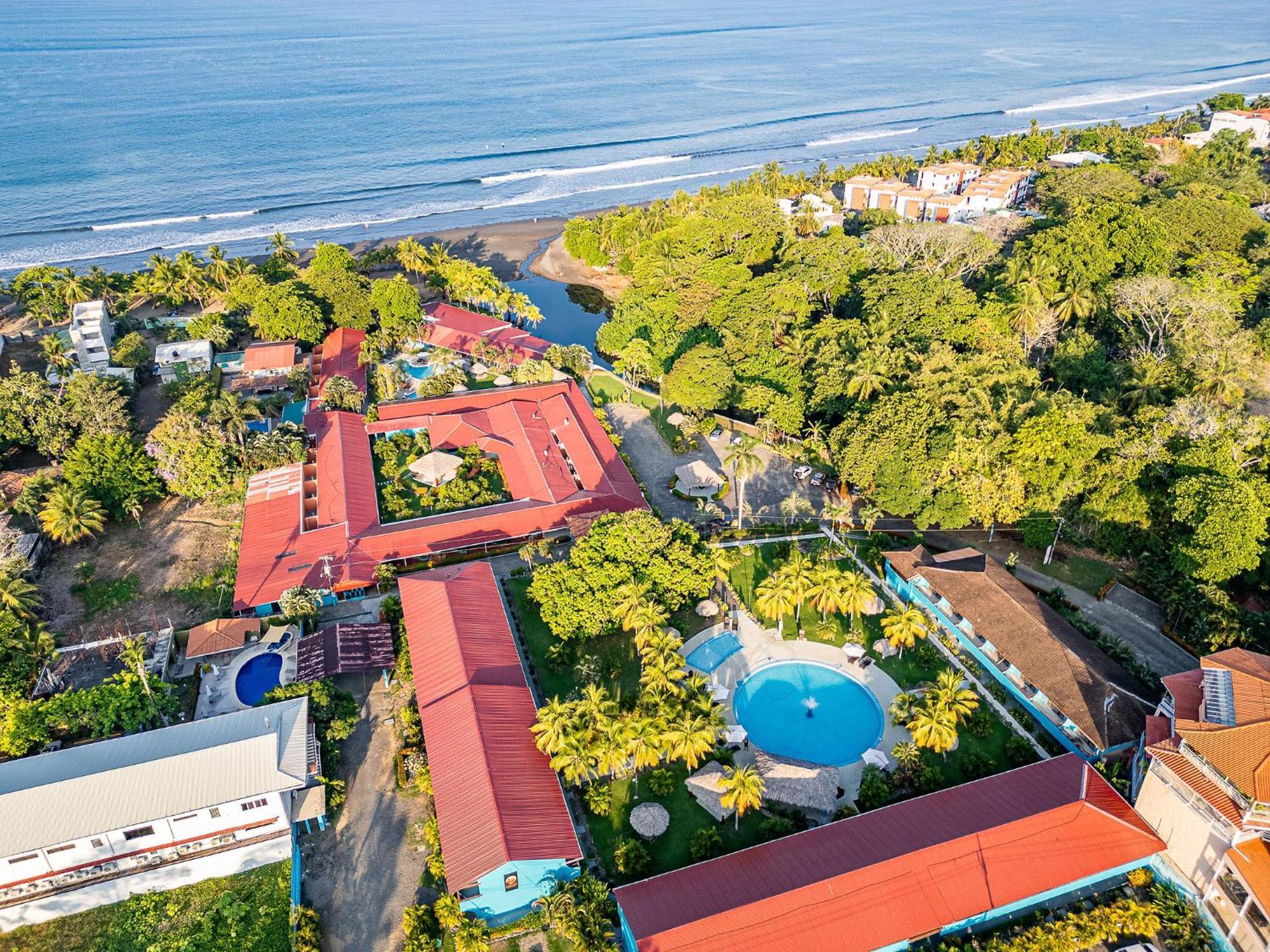 Break & Cr Surf Camp 3*