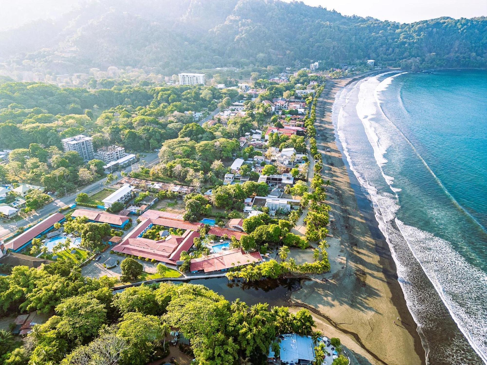 Hotel Break & Cr Surf Camp