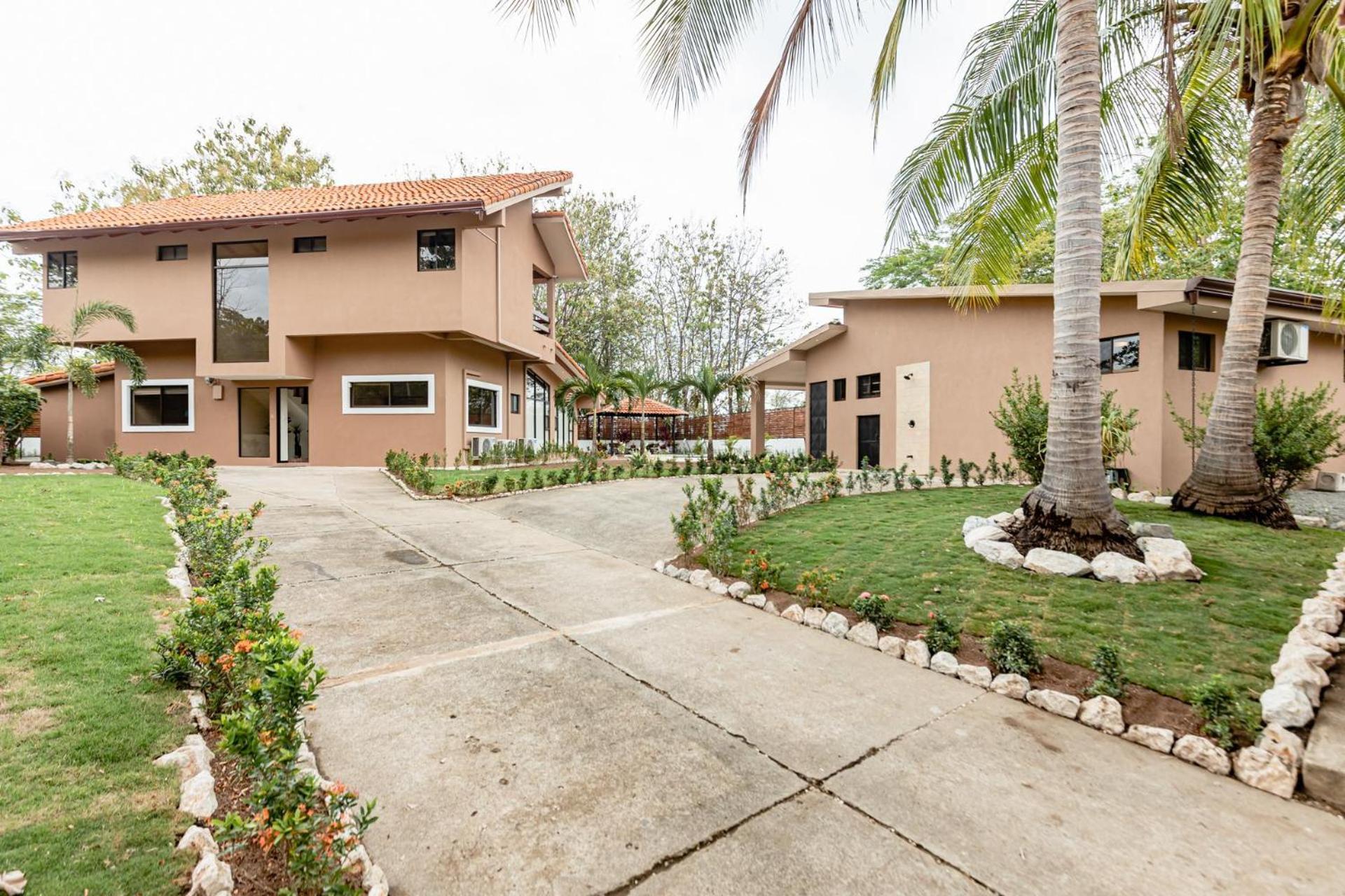 Flamingo Estates 18- 4 Bedroom House With Pool *