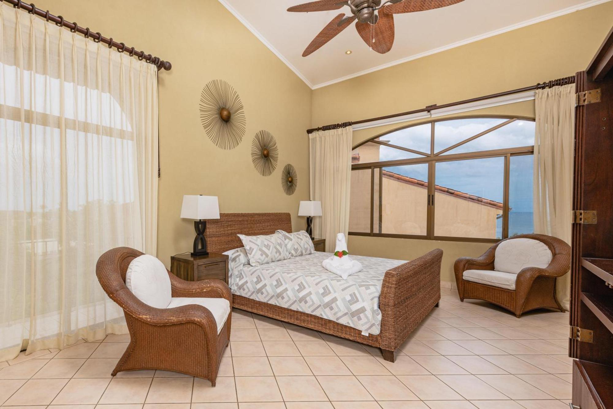 Sunrise 20- 3 Bedroom Ocean View Penthouse * Tamarindo