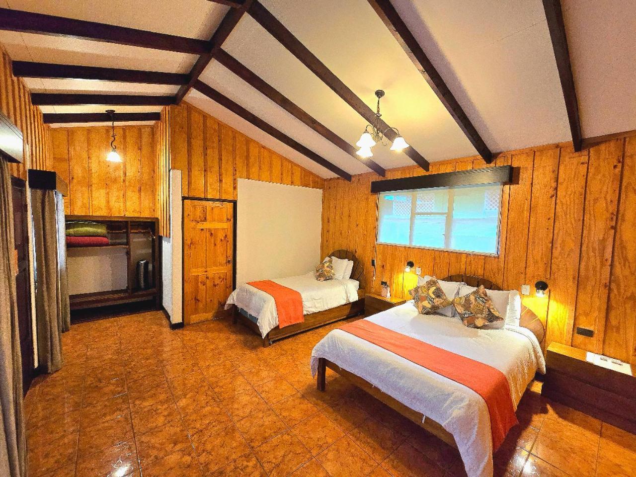 De Montana Suria Lodge *