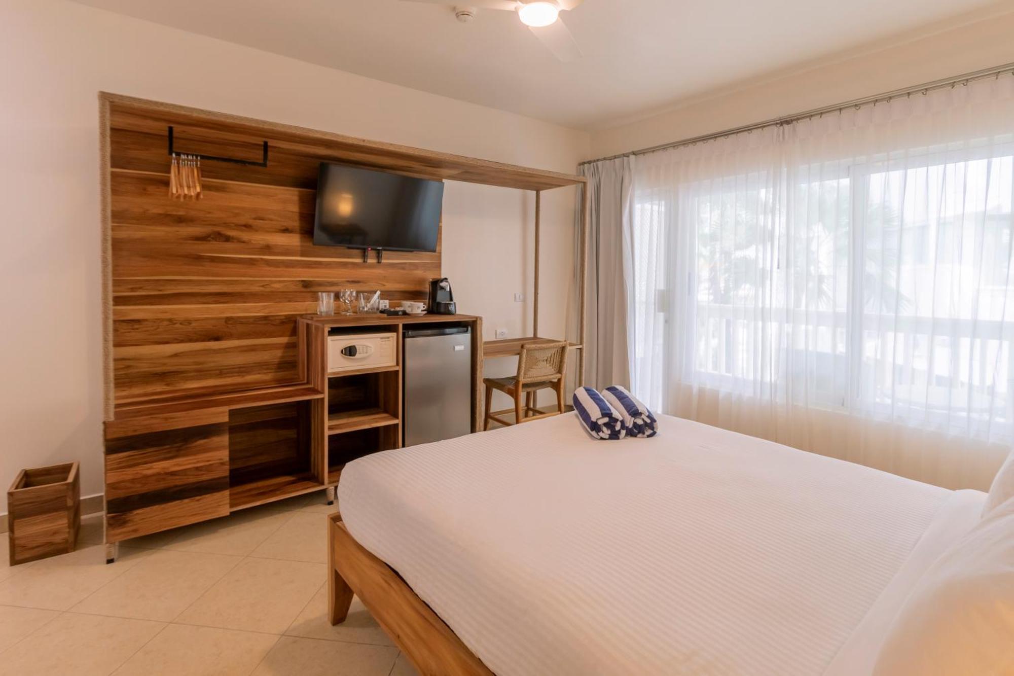 Santa Teresa By The 4*