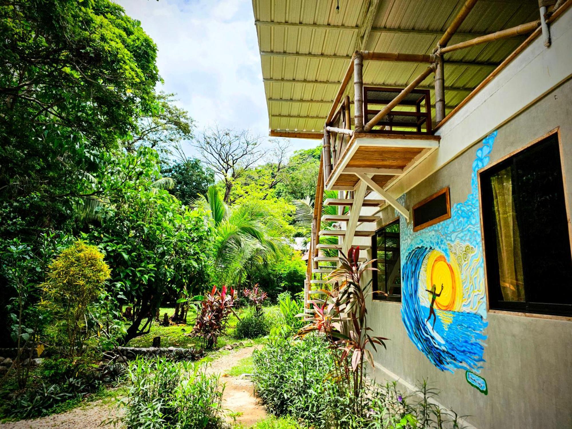 Don Jon's Surf And Yoga Lodge *