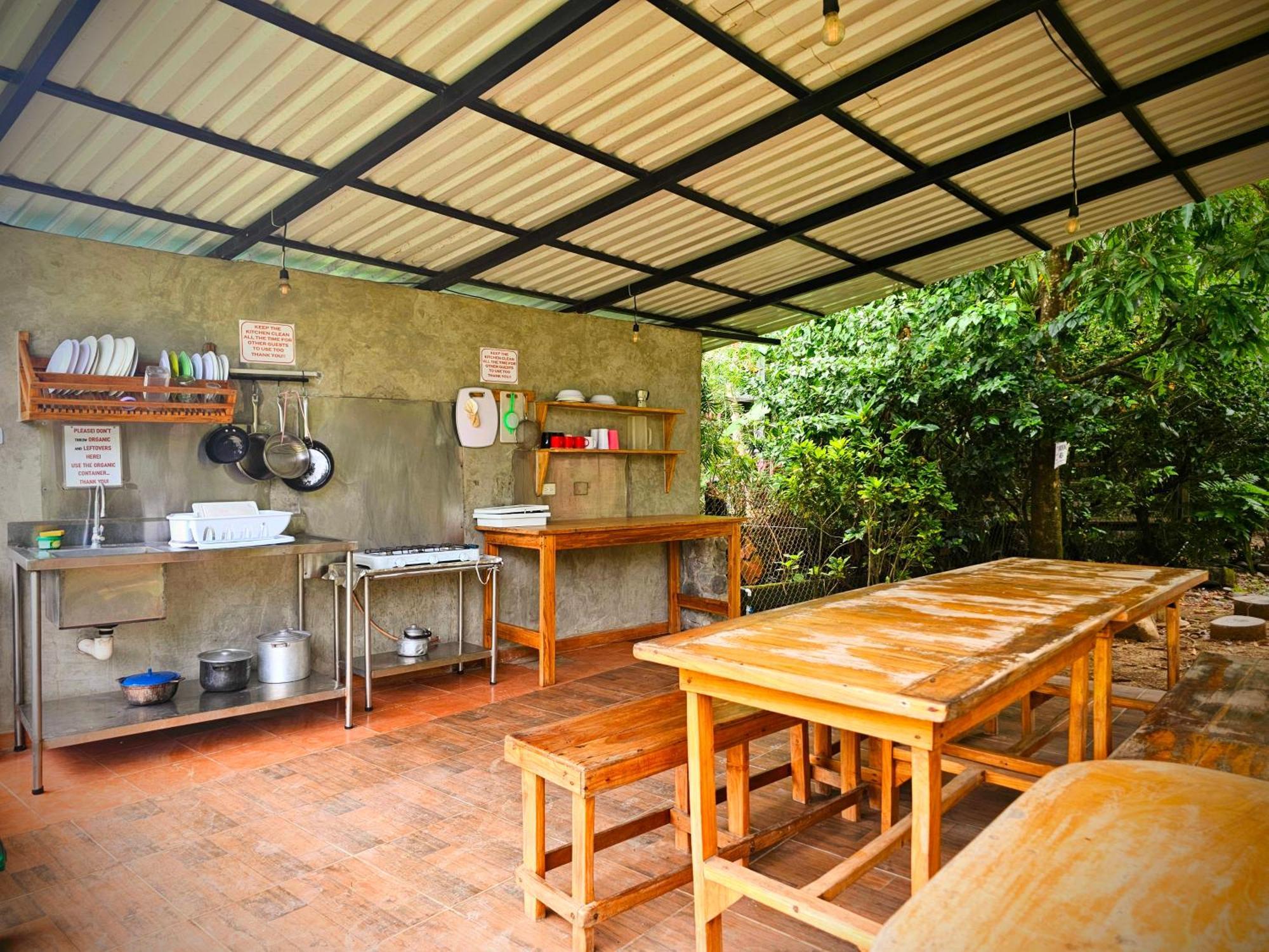 Don Jon's Surf And Yoga Lodge *