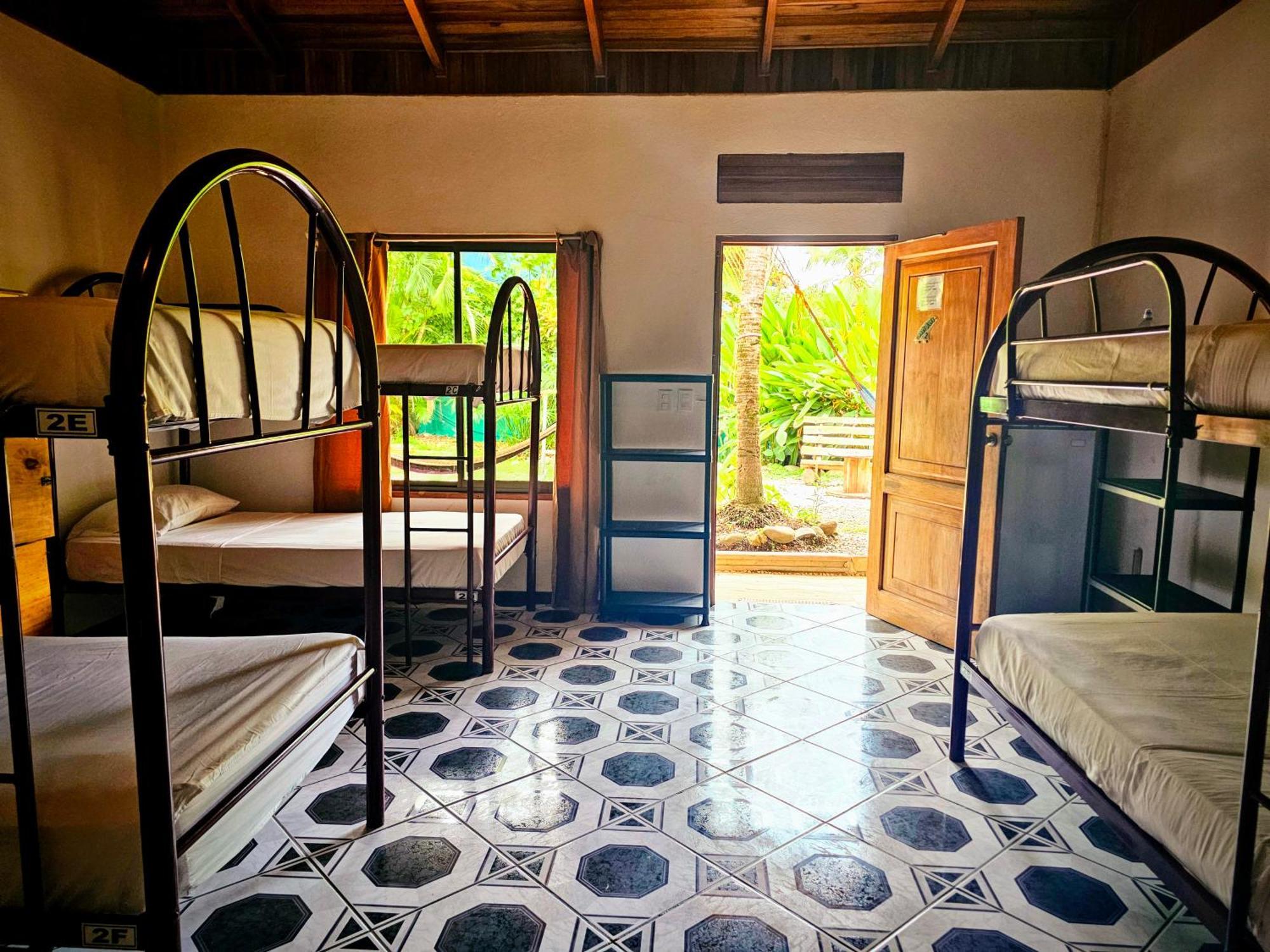 Don Jon's Surf And Yoga Playa Santa Teresa (Puntarenas)