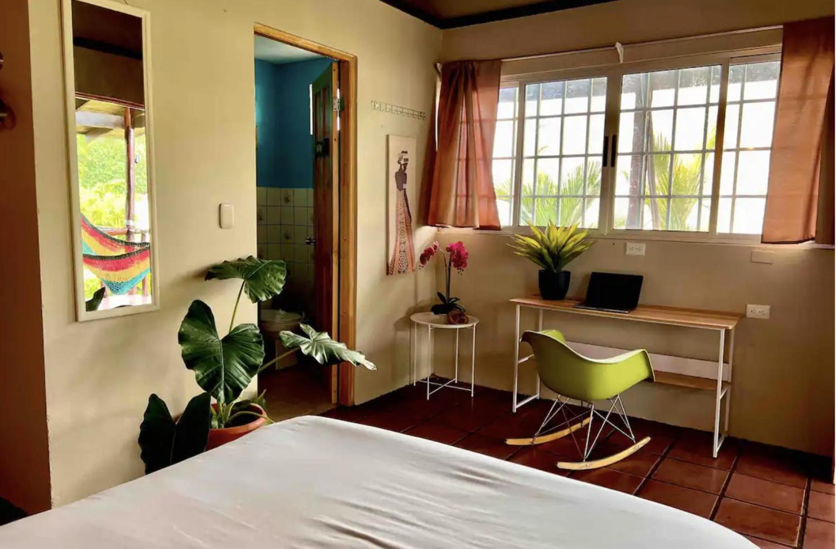Mizaru Ocean View Manuel Antonio Bed & Breakfast