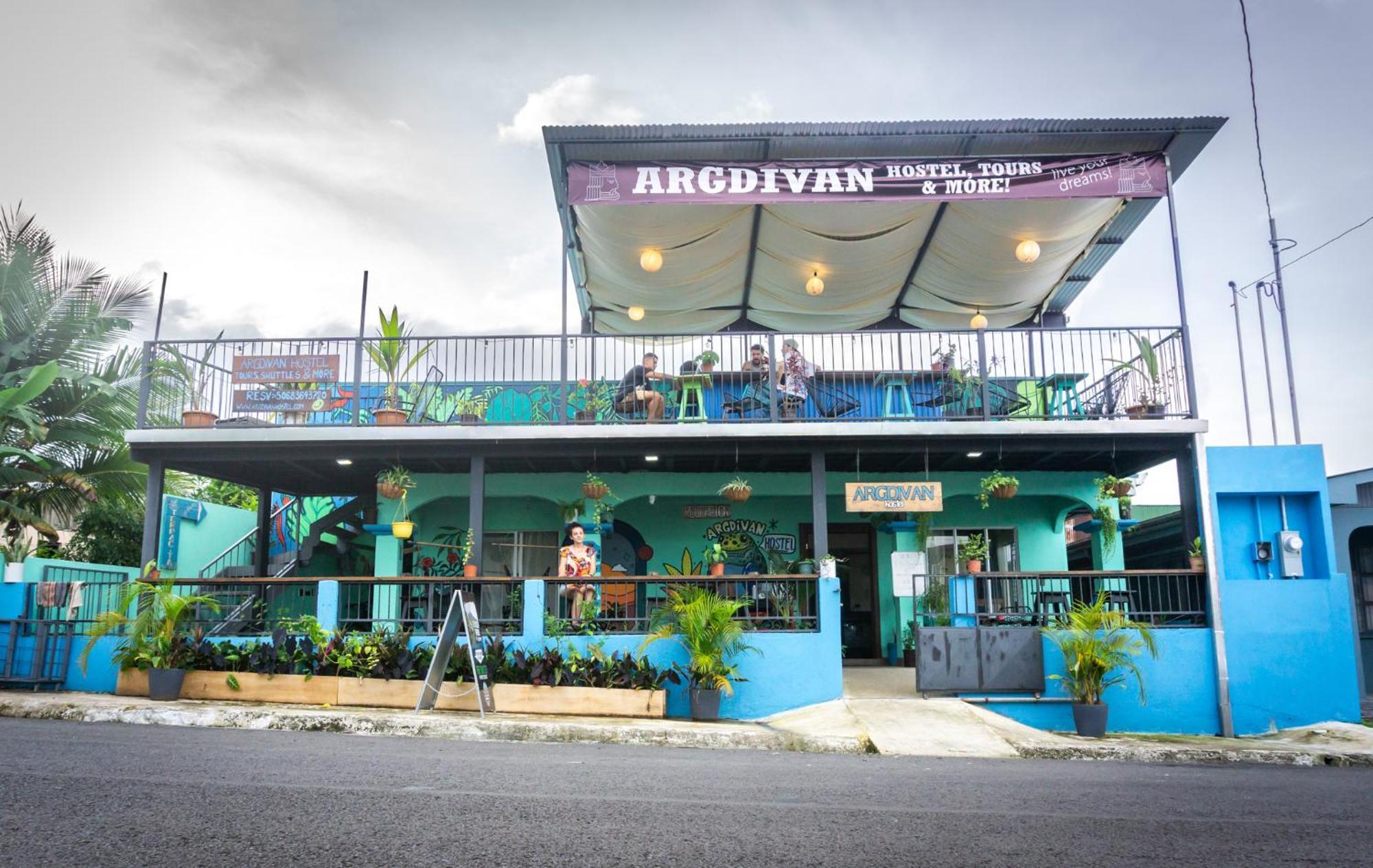 Argdivan *