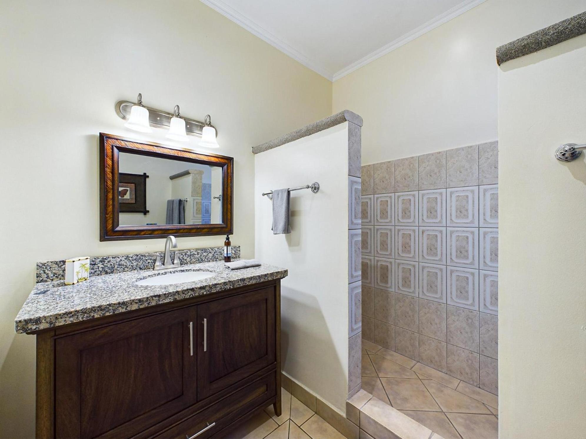 Sunrise 38- Ocean View 2 Bedroom Condo, Steps To The Apartment