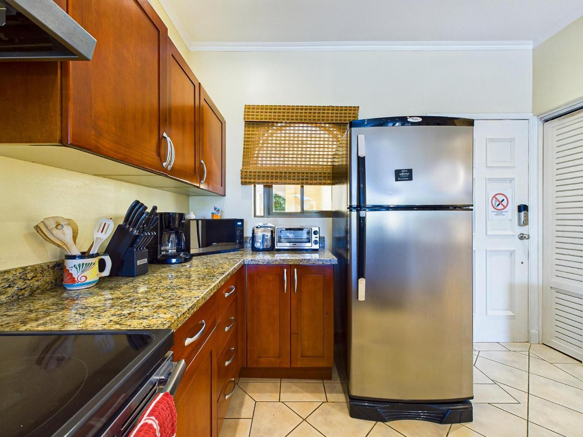 Sunrise 38- Ocean View 2 Bedroom Condo, Steps To The Apartment