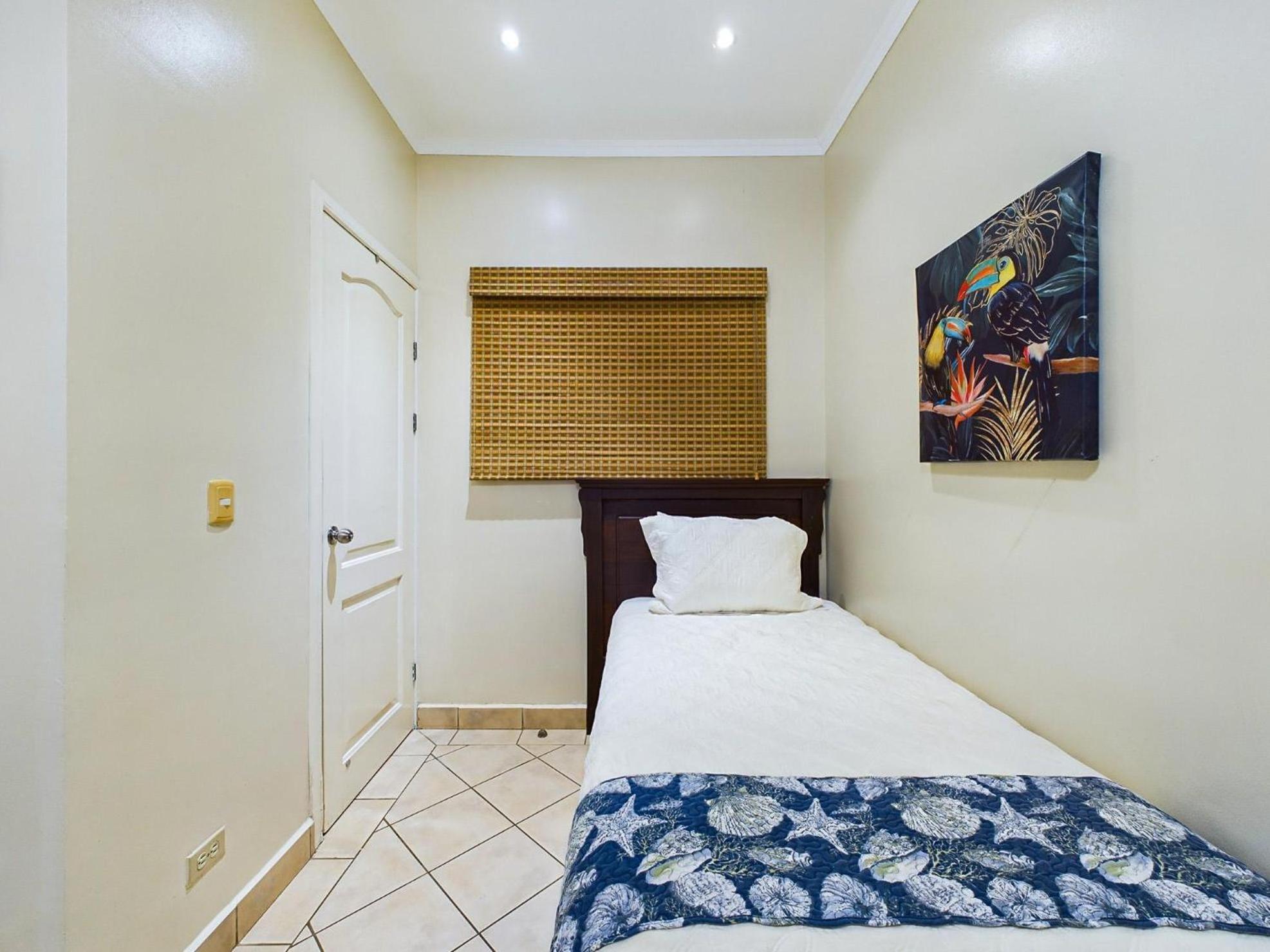 Sunrise 38- Ocean View 2 Bedroom Condo, Steps To The