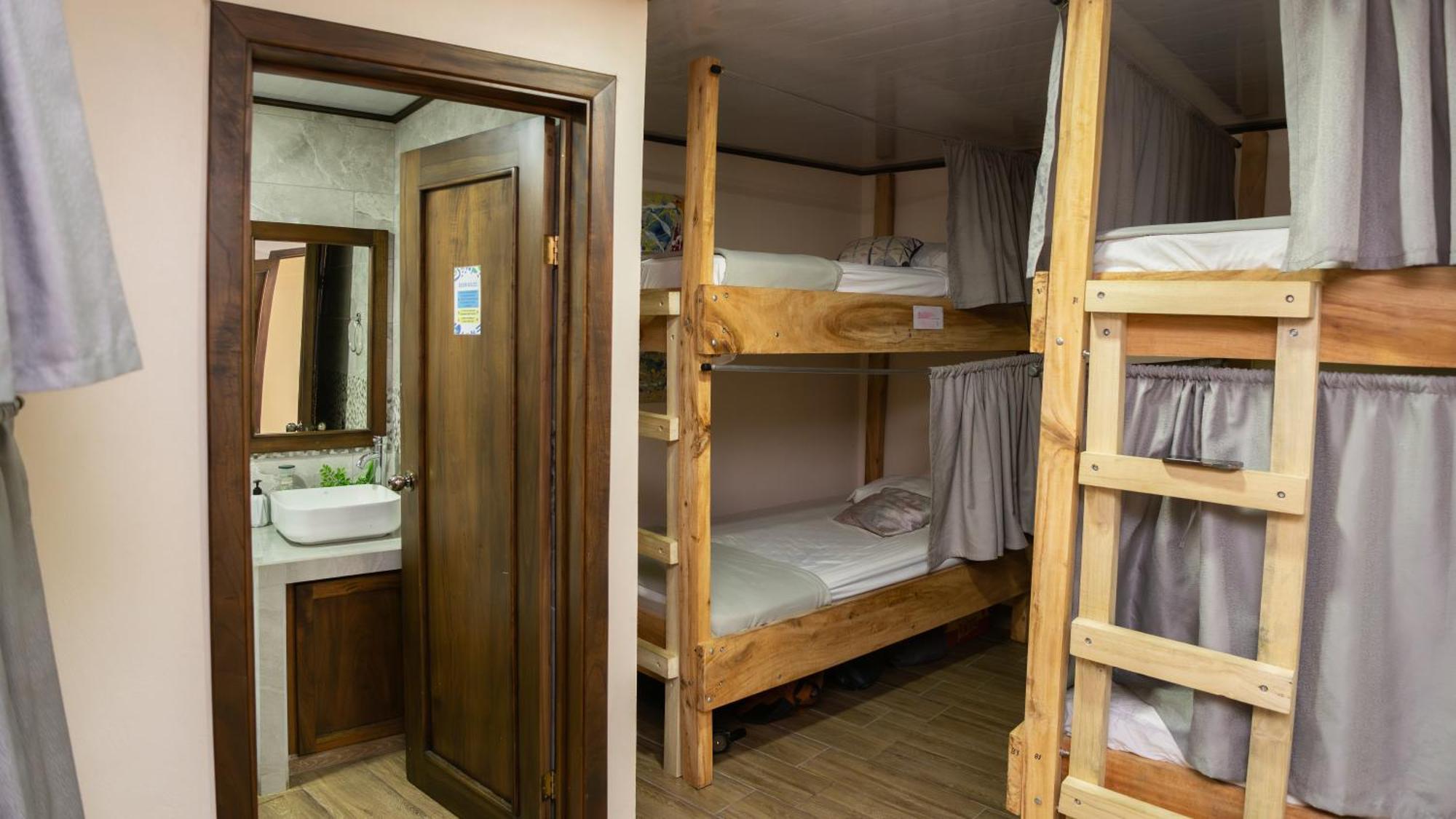 Argdivan Hostel *