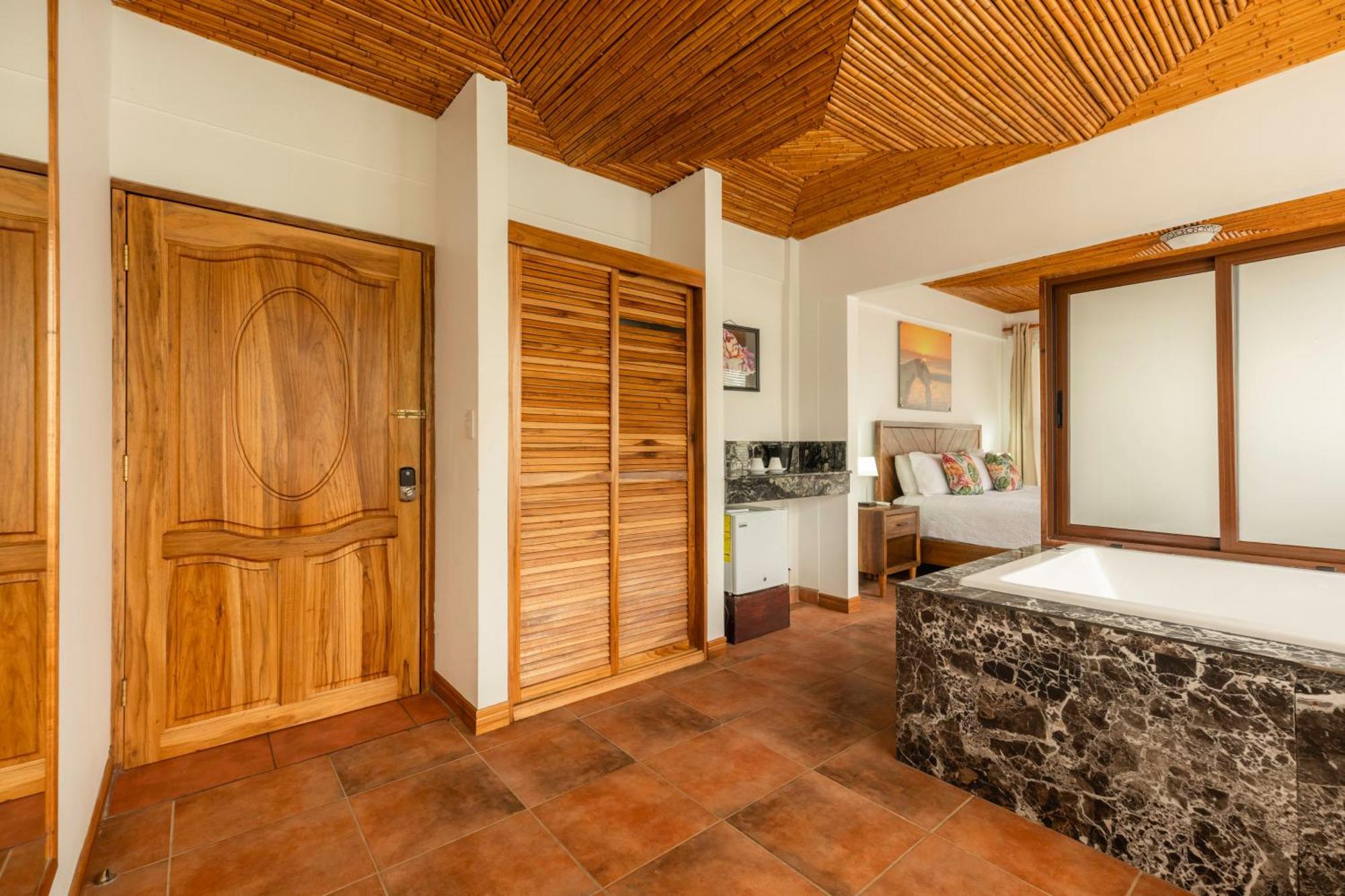 Laguna & Club Hotel 4*