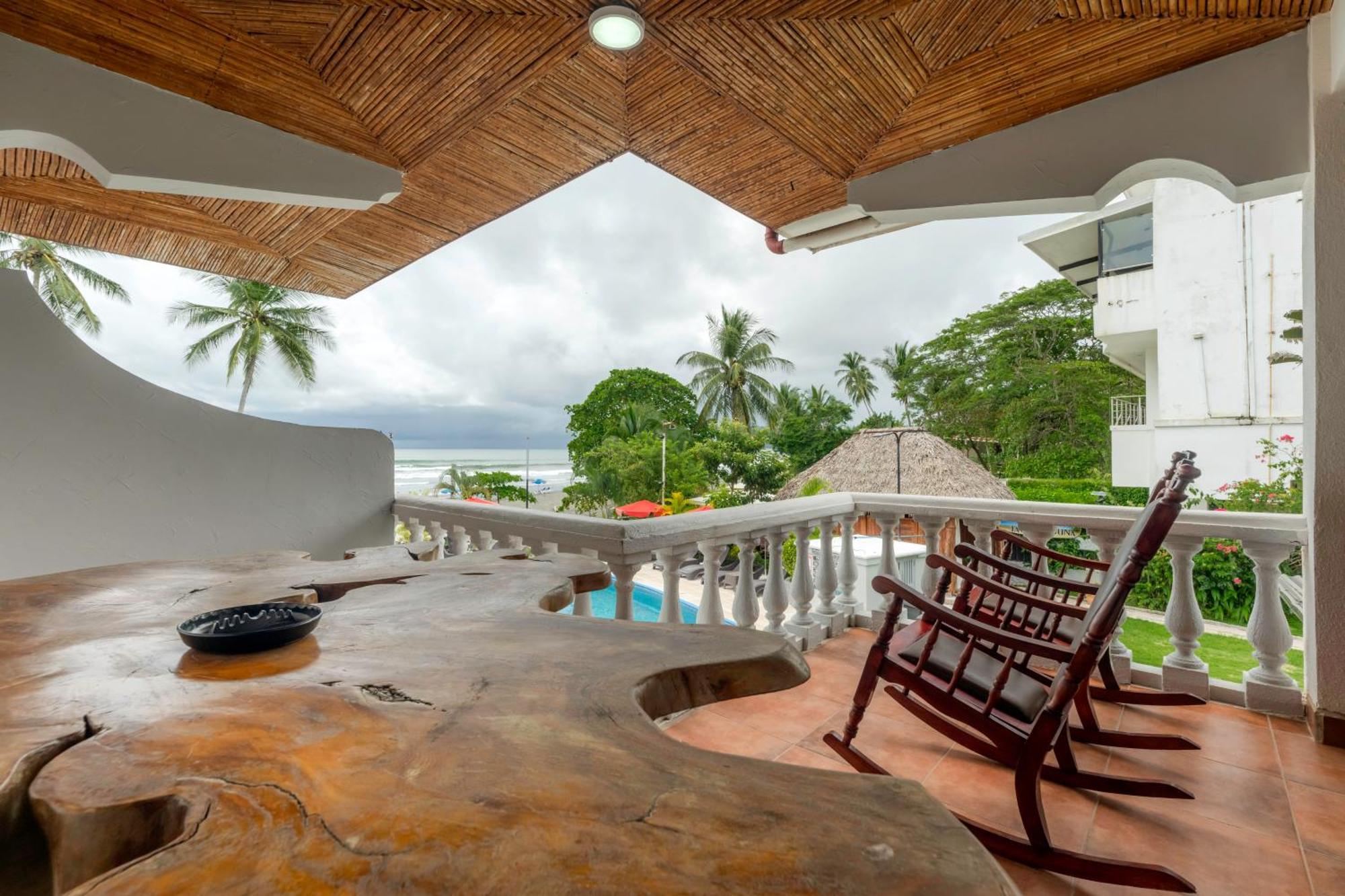 Laguna & Club Hotel